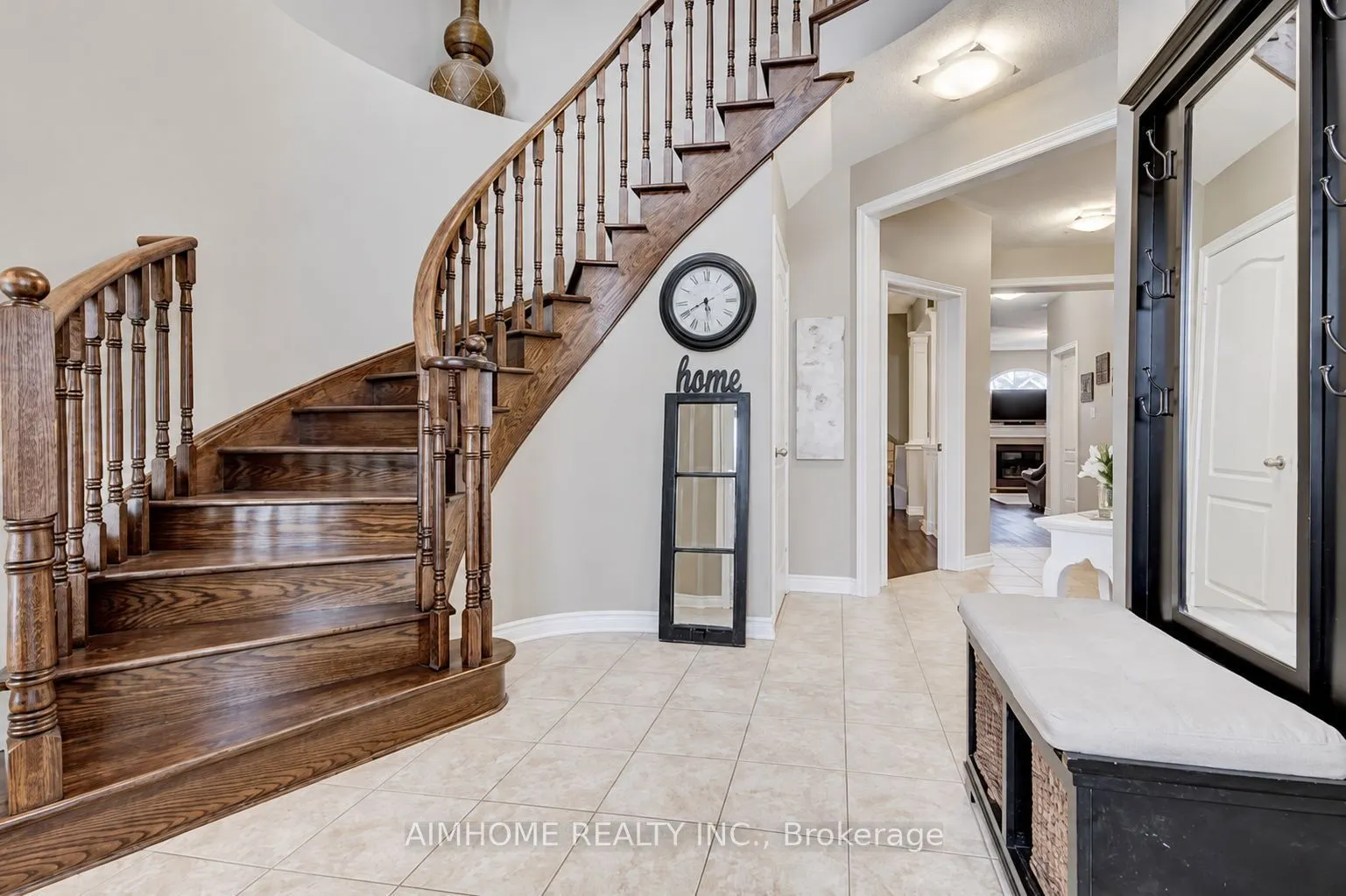 99 Rockland Crescent