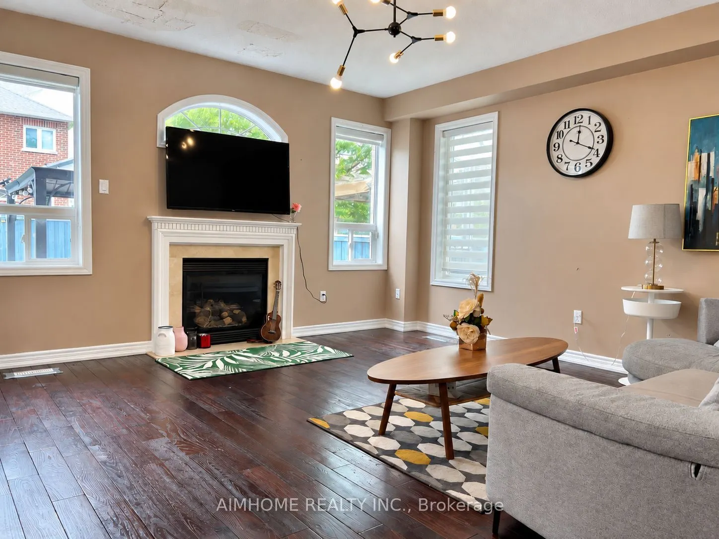 99 Rockland Crescent
