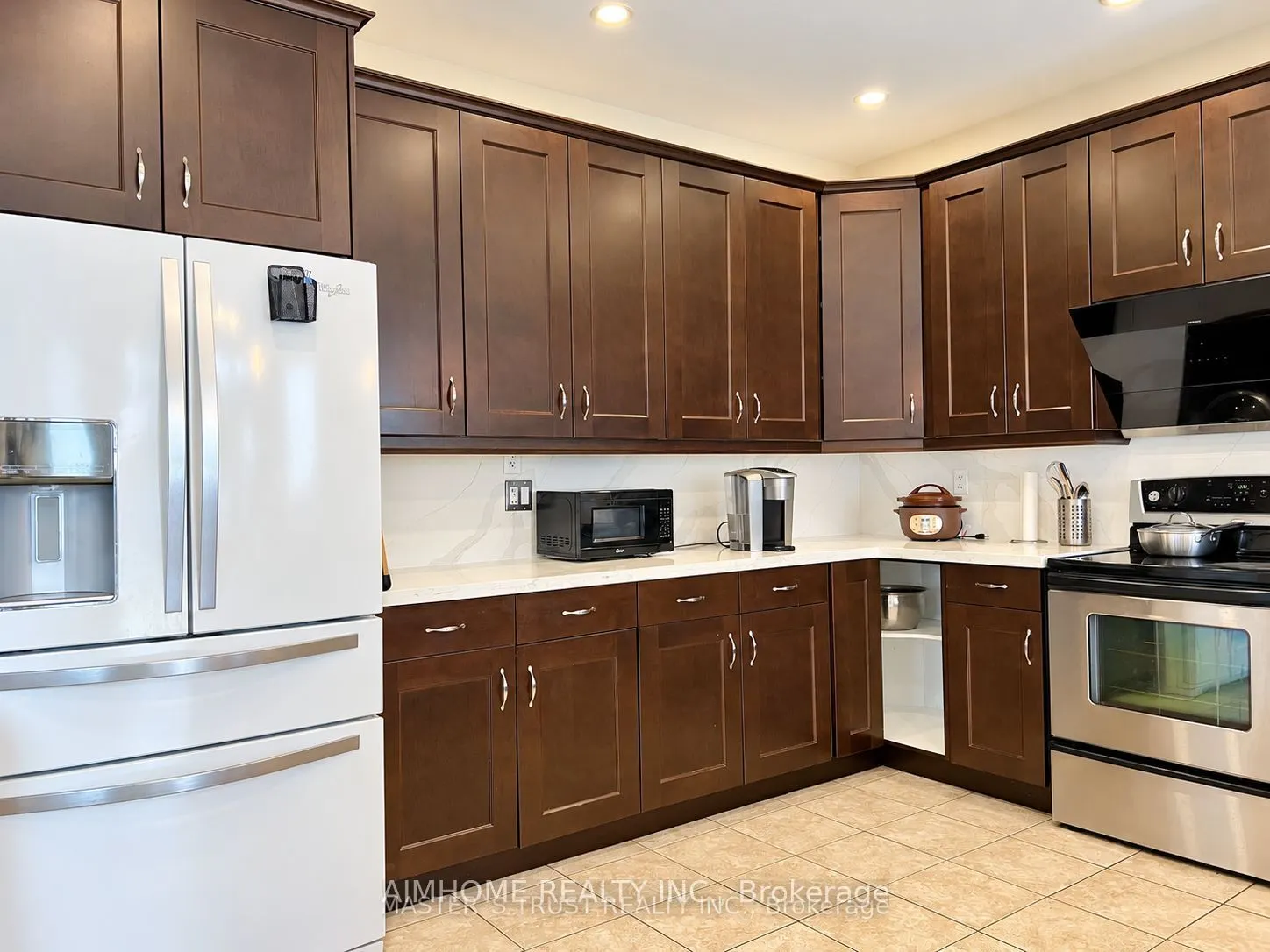 99 Rockland Crescent