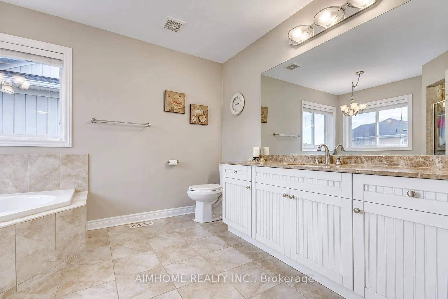 99 Rockland Crescent