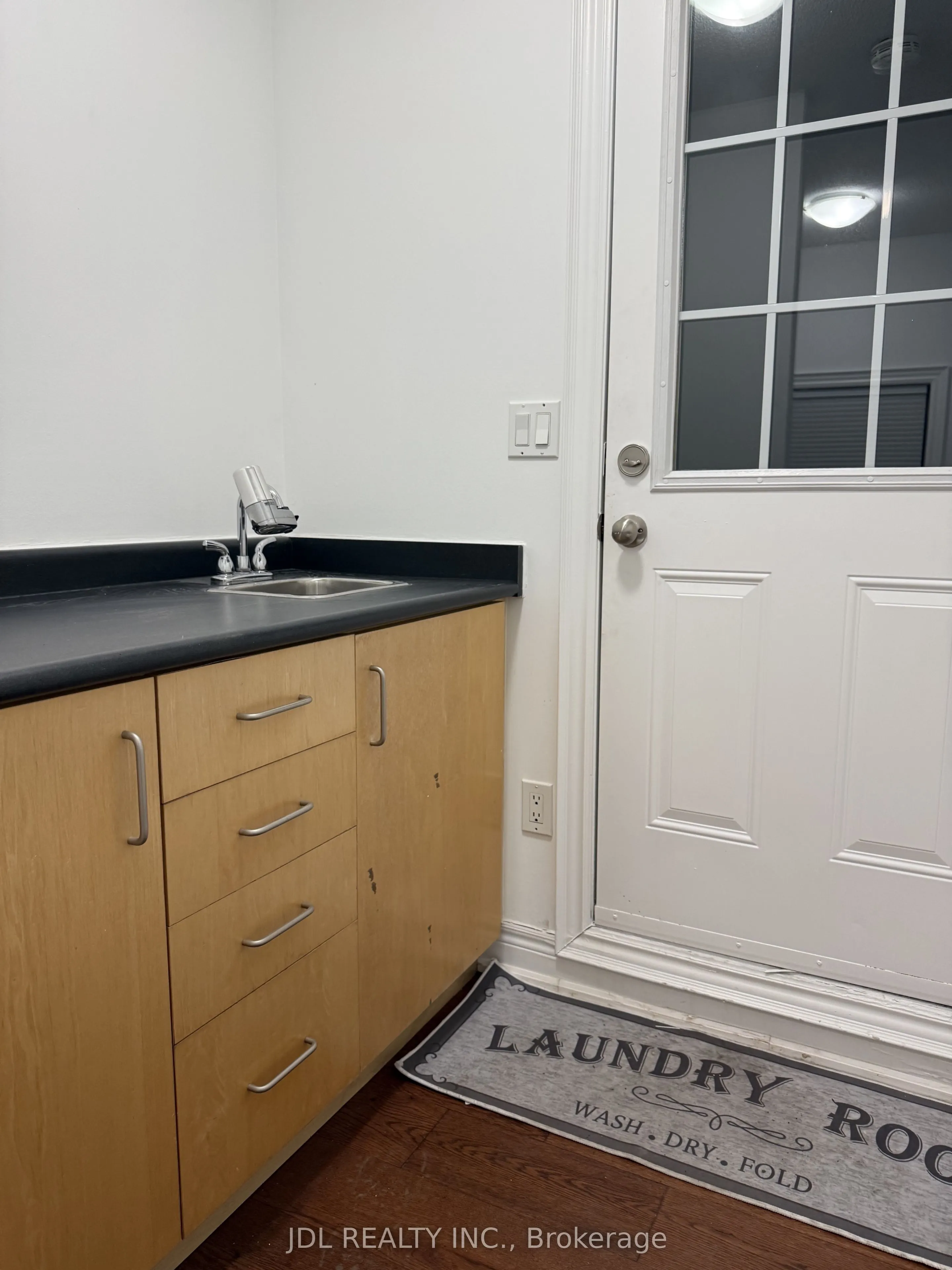 2 Fairhead Mews