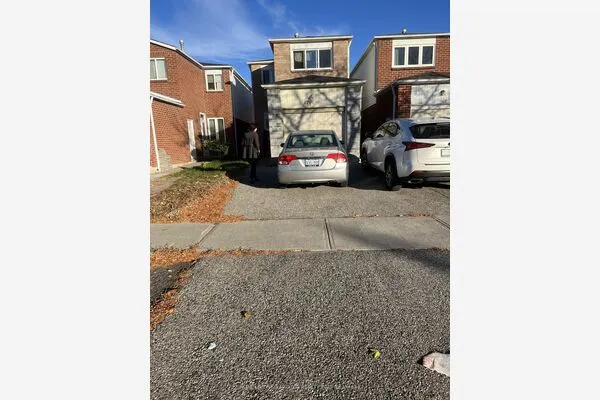 17 Goldhawk Trail