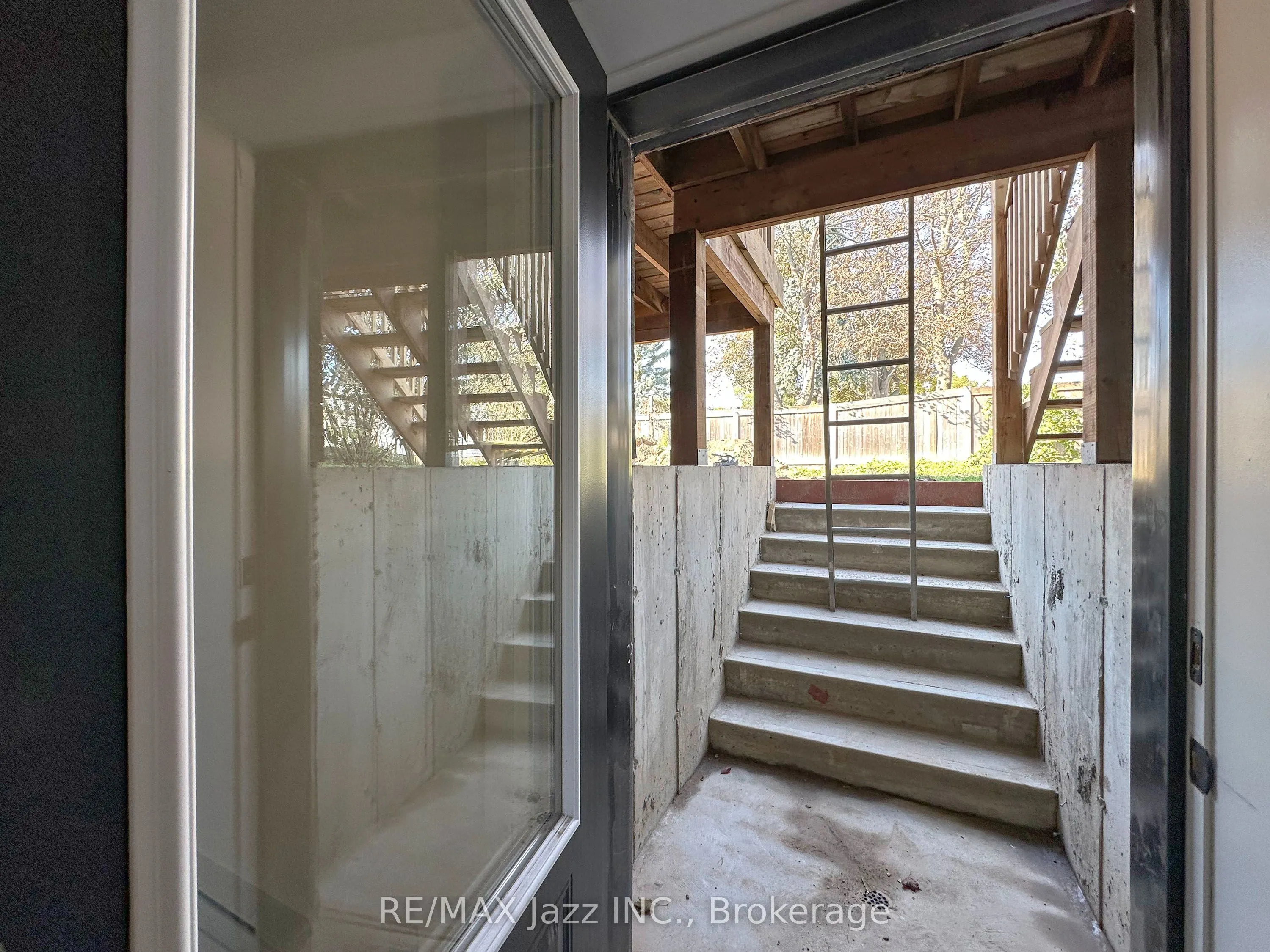 639 Hortop Street #UPPER