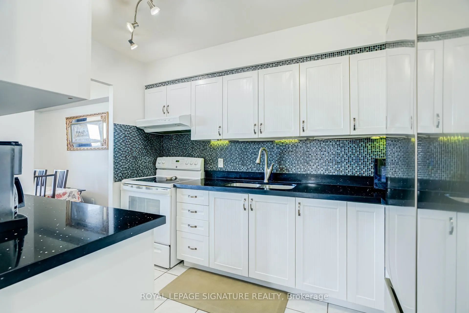 2550 Pharmacy Avenue #812