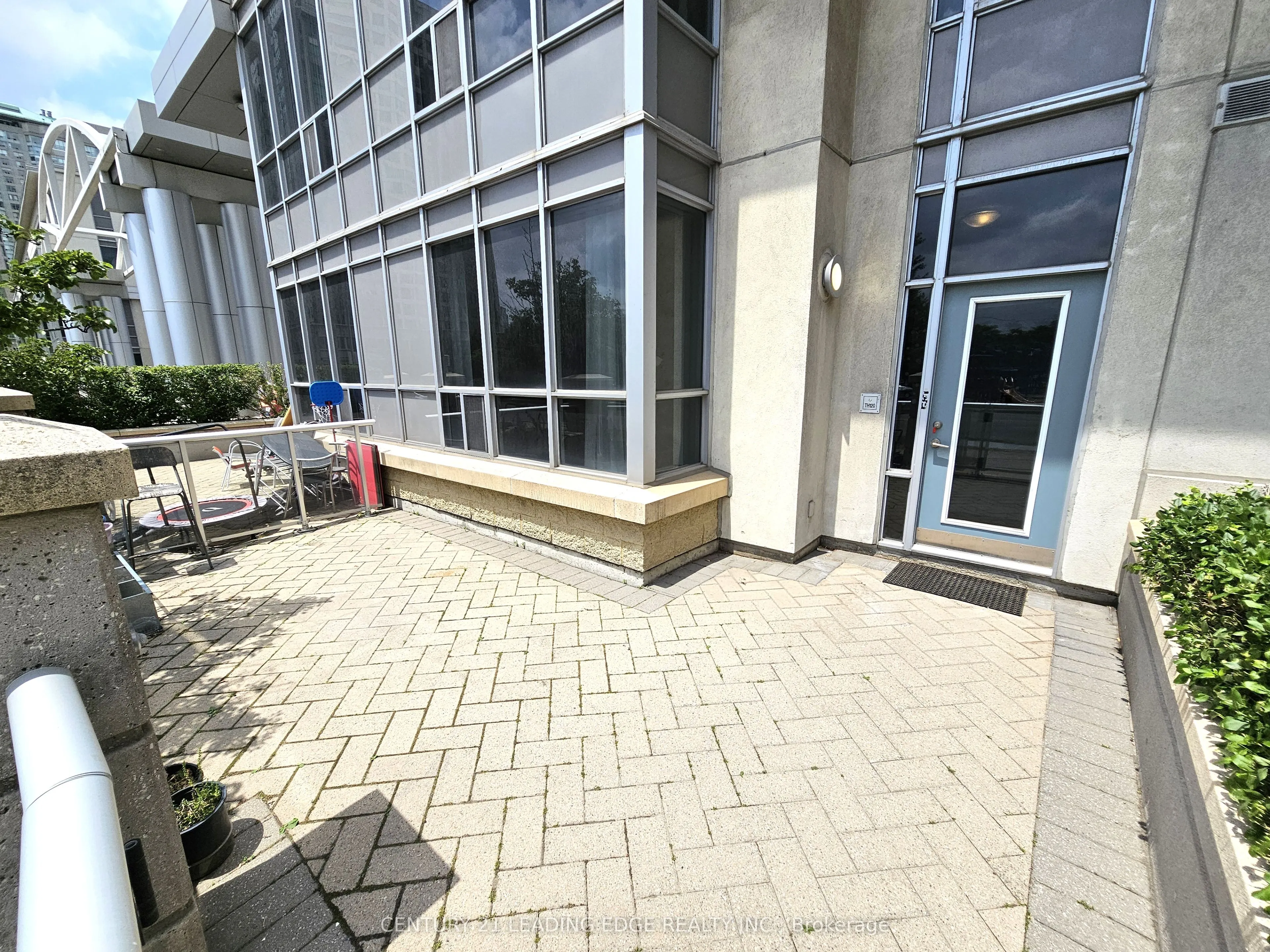 38 Lee Centre Drive #TH120
