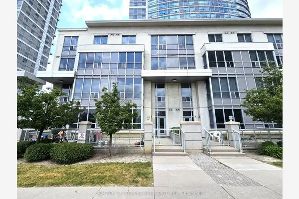 38 Lee Centre Drive #TH120
