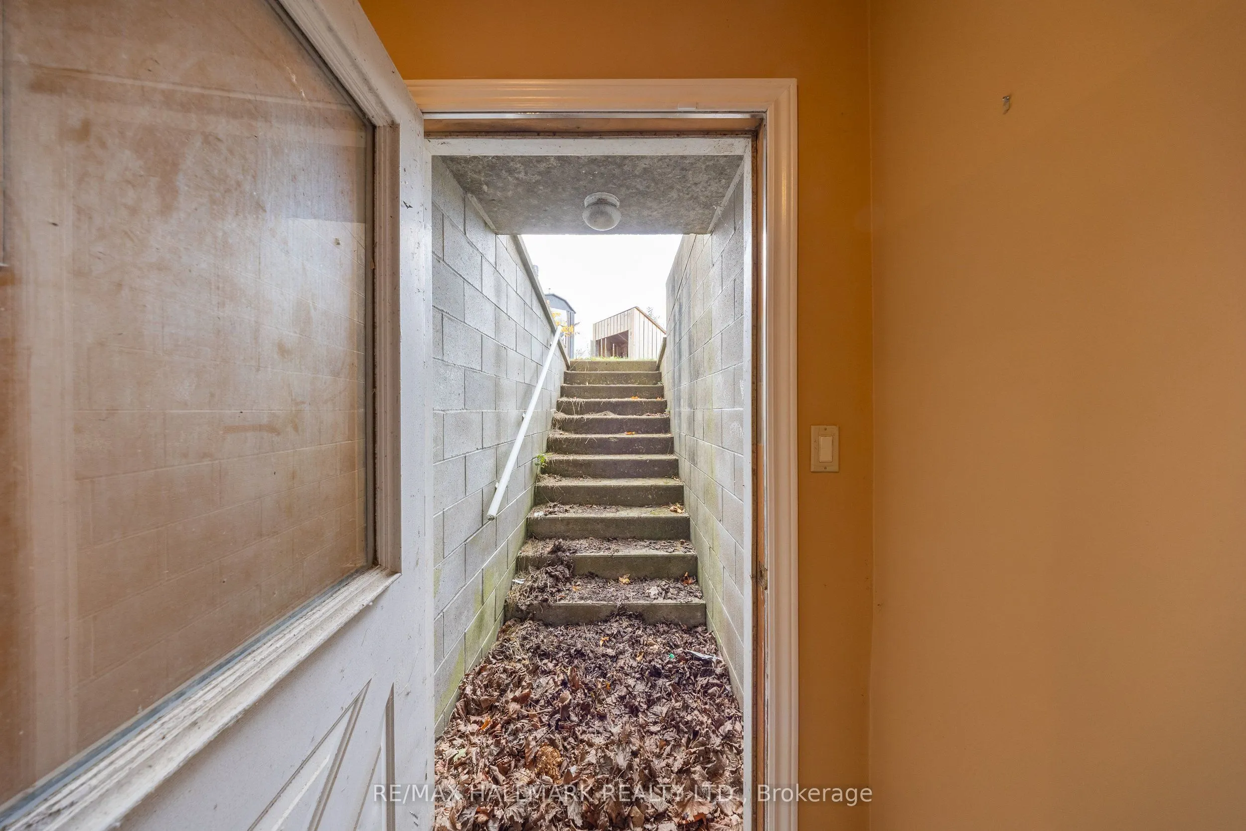3741 Lakeshore Road E