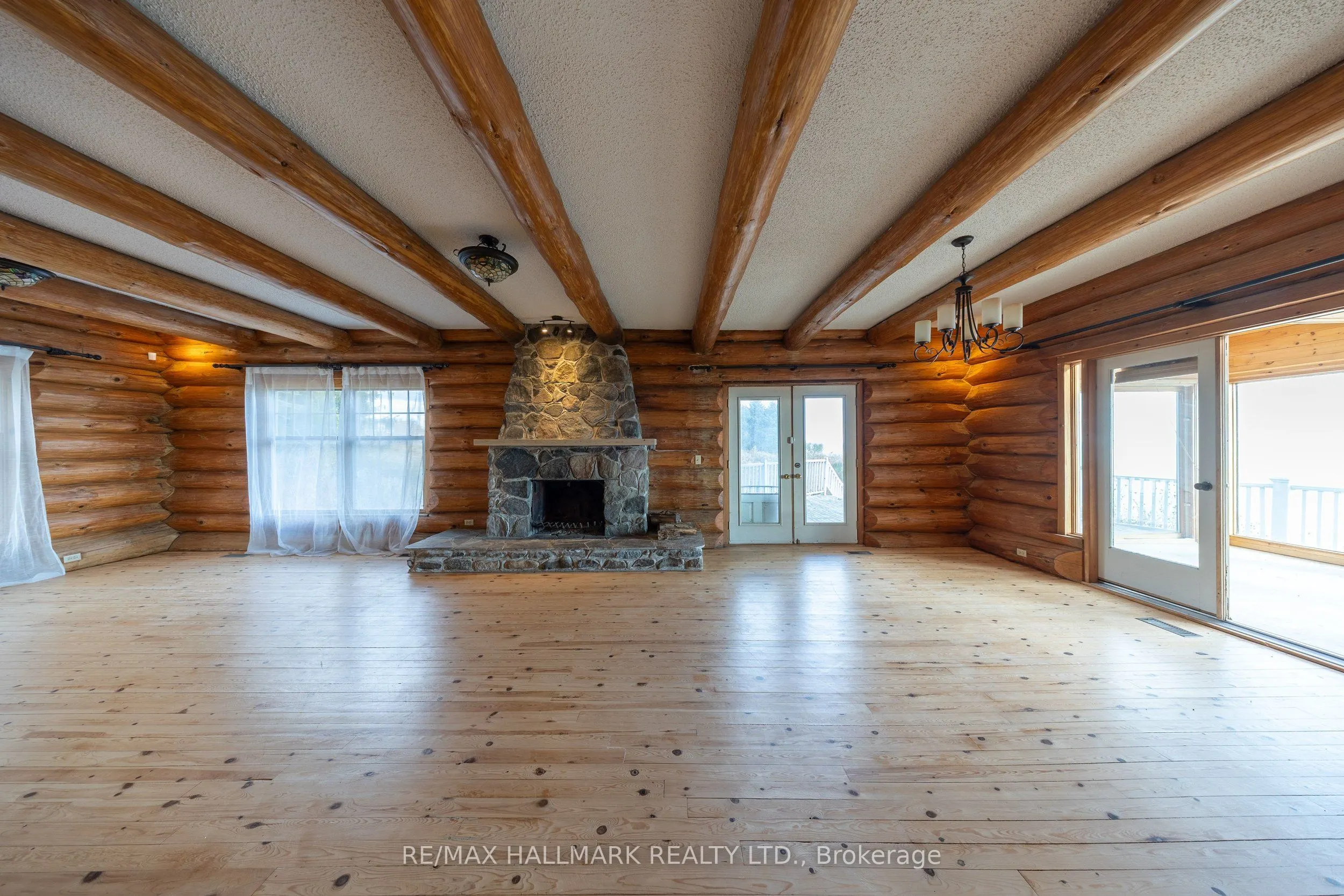3741 Lakeshore Road E