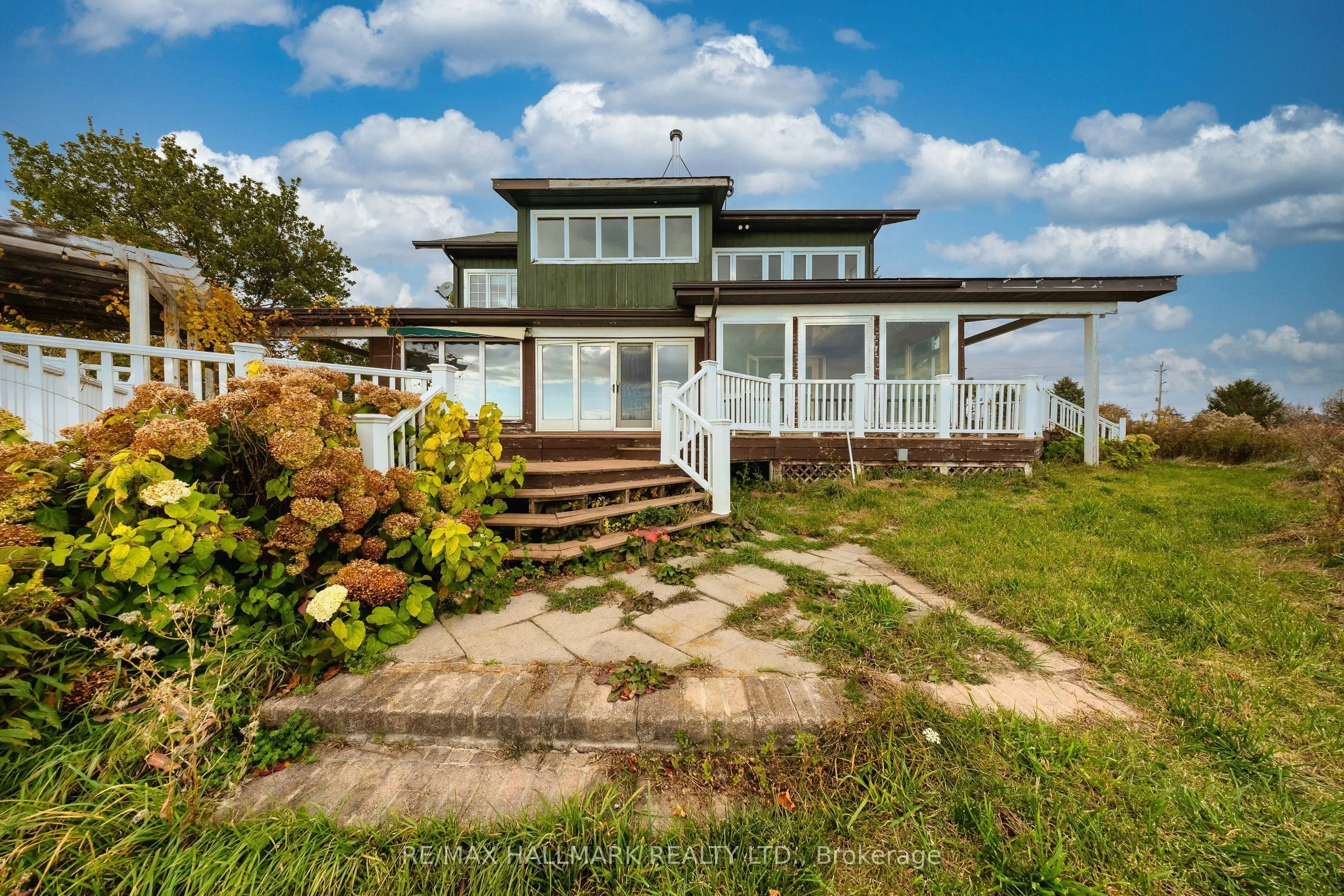 3741 Lakeshore Road E