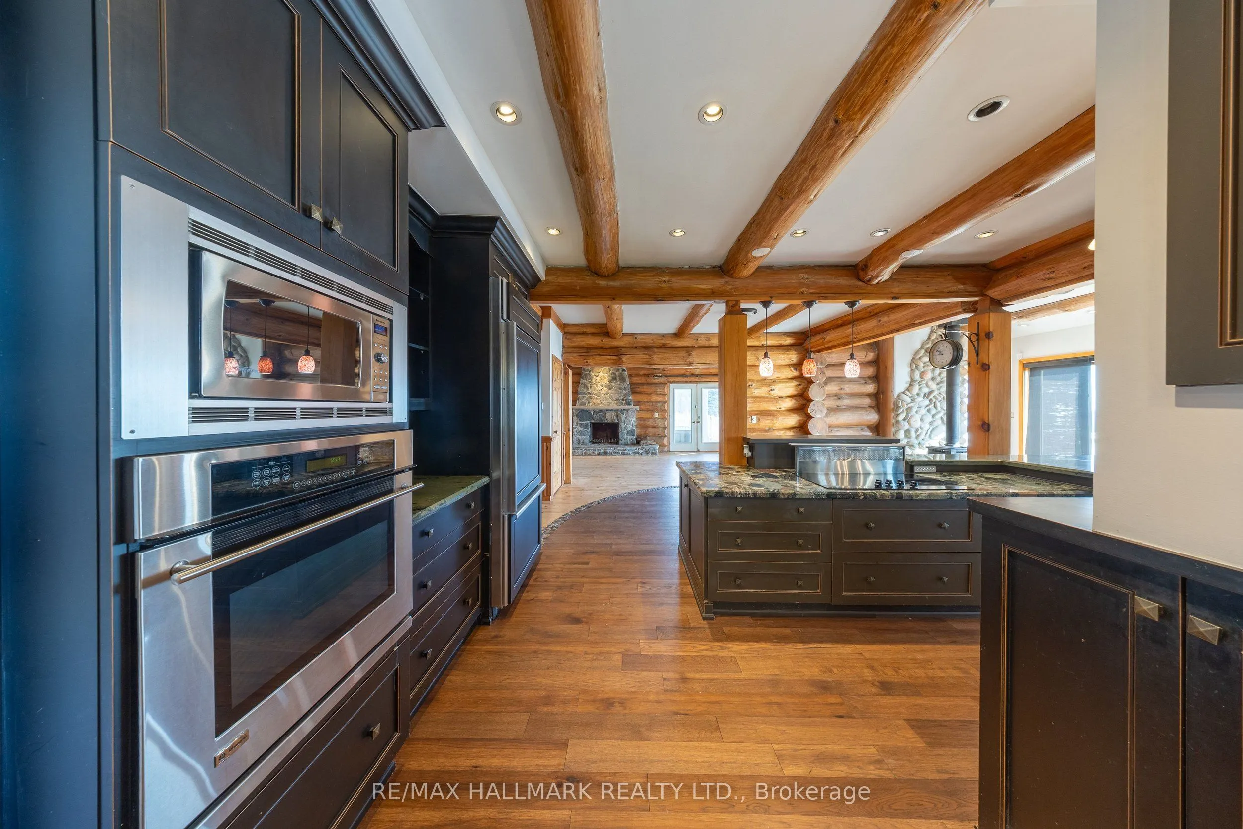 3741 Lakeshore Road E