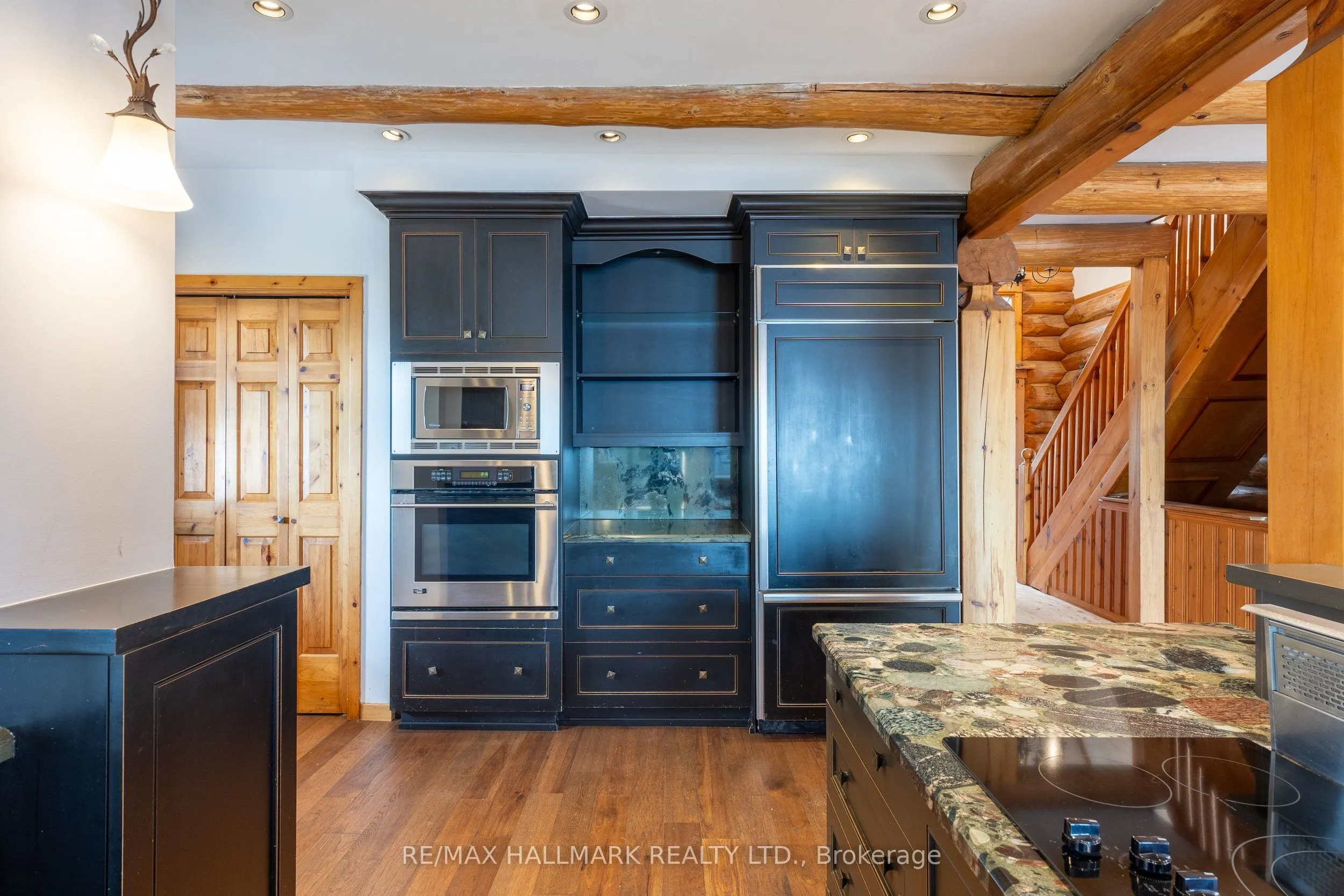 3741 Lakeshore Road E