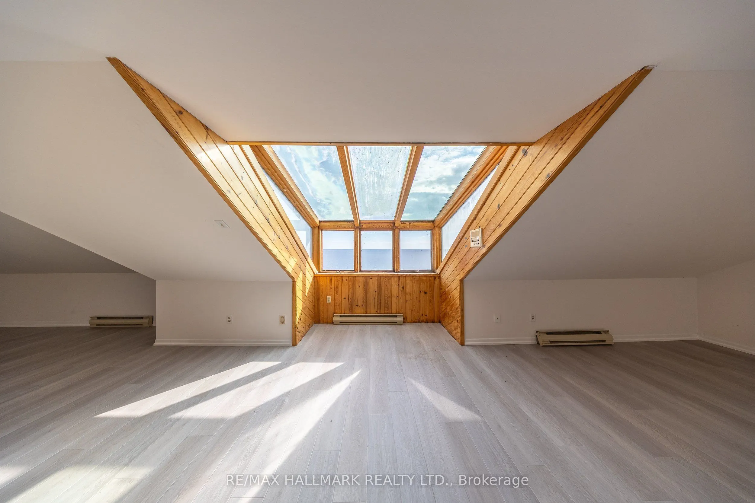 3741 Lakeshore Road E