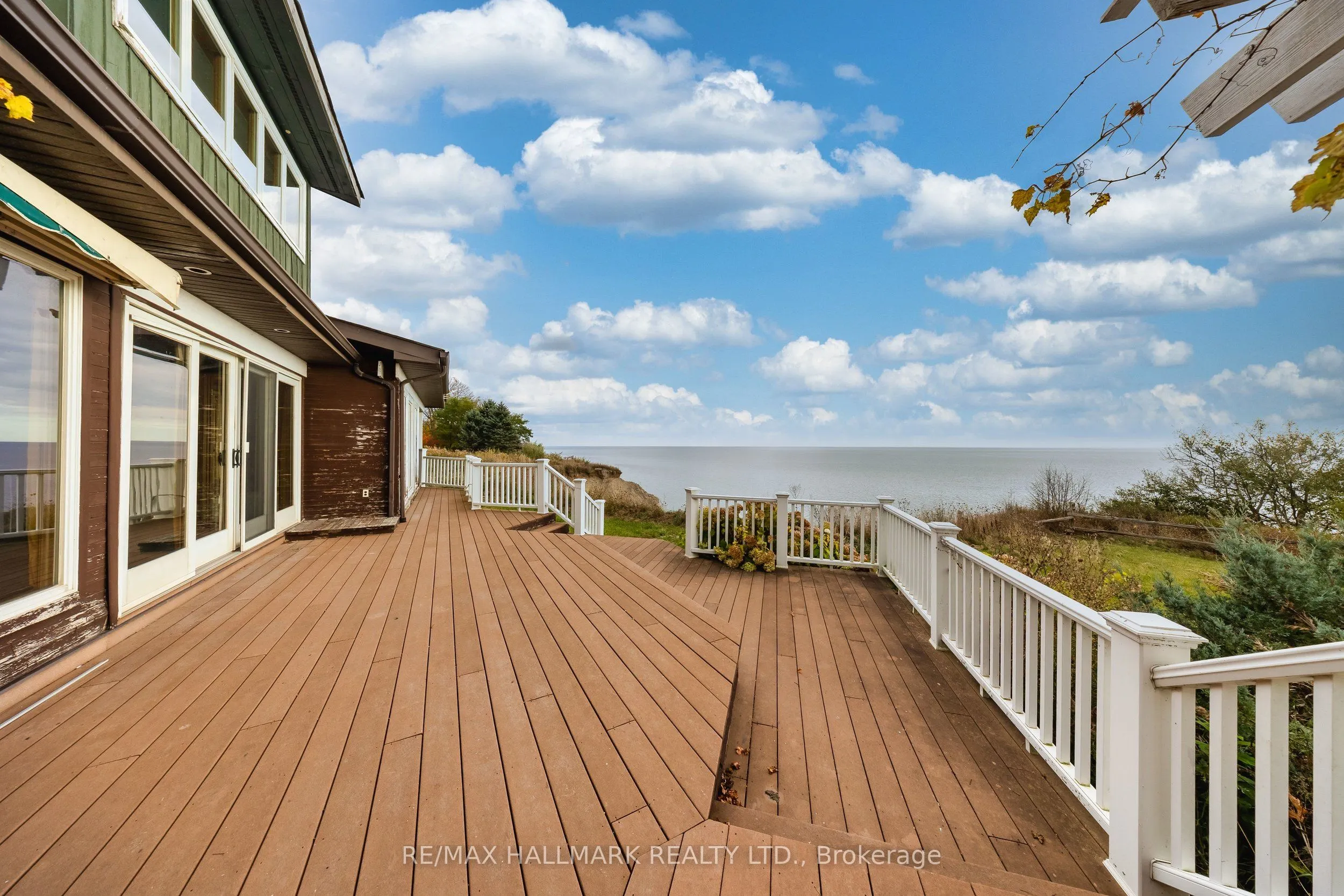 3741 Lakeshore Road E