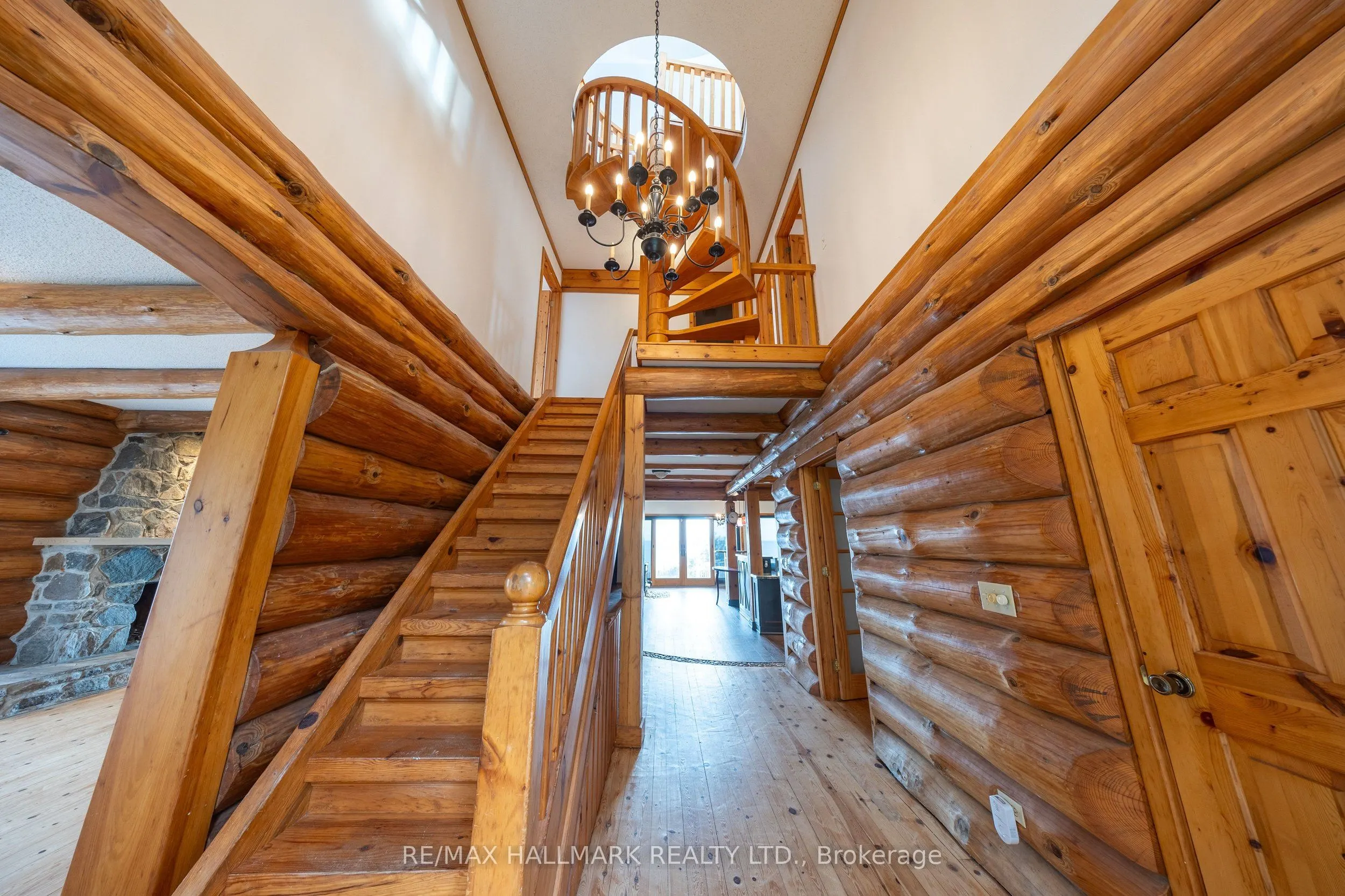 3741 Lakeshore Road E