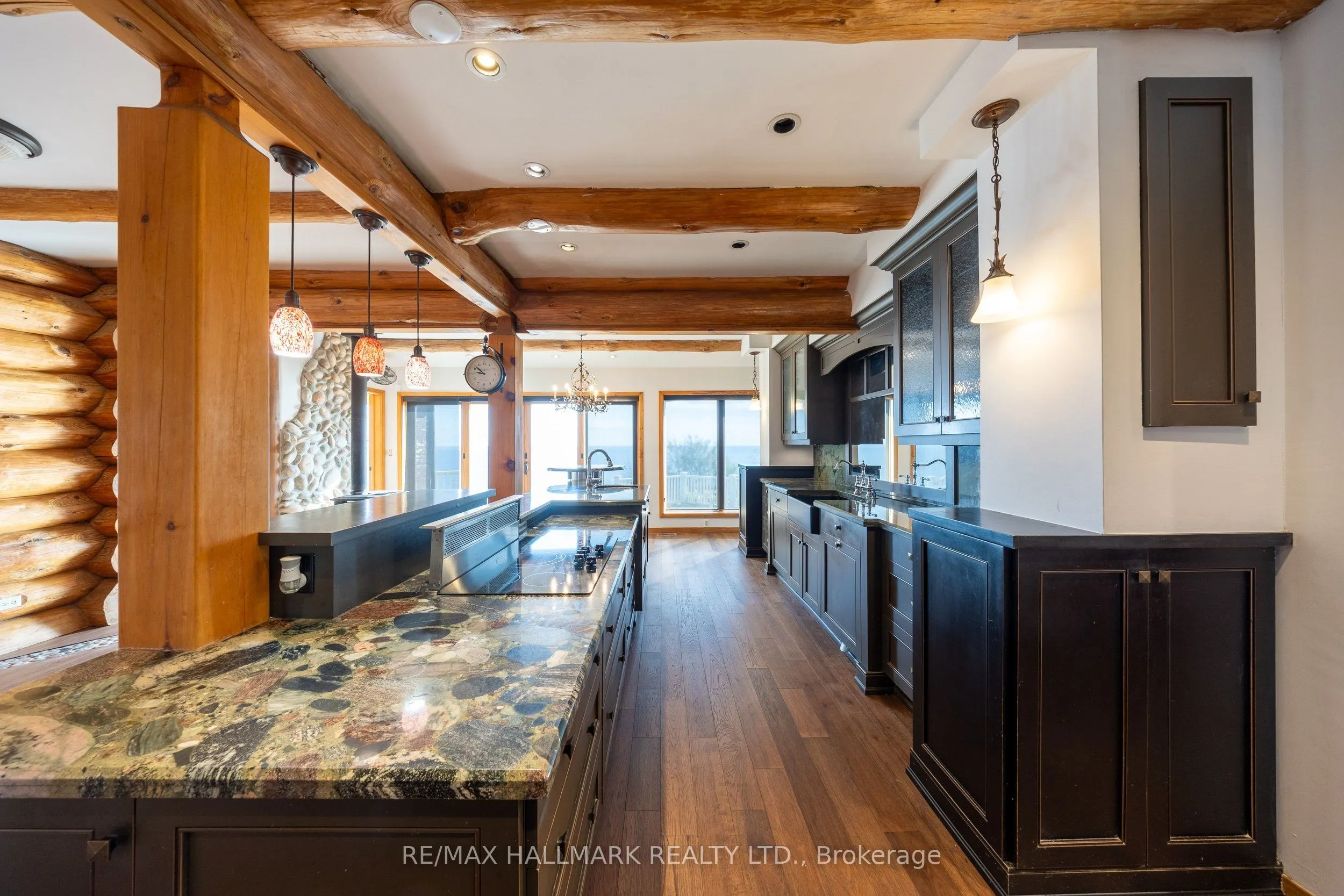 3741 Lakeshore Road E
