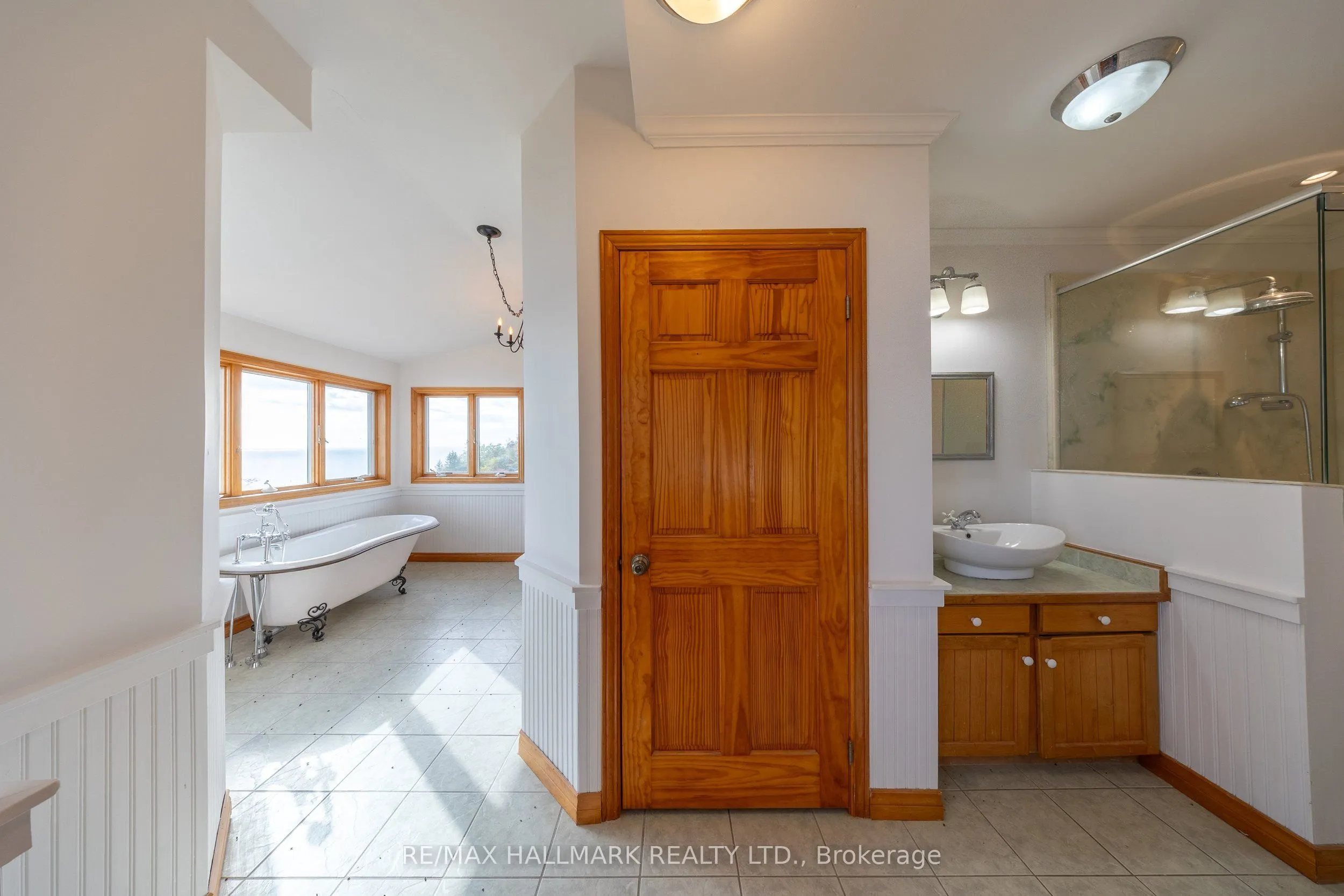 3741 Lakeshore Road E
