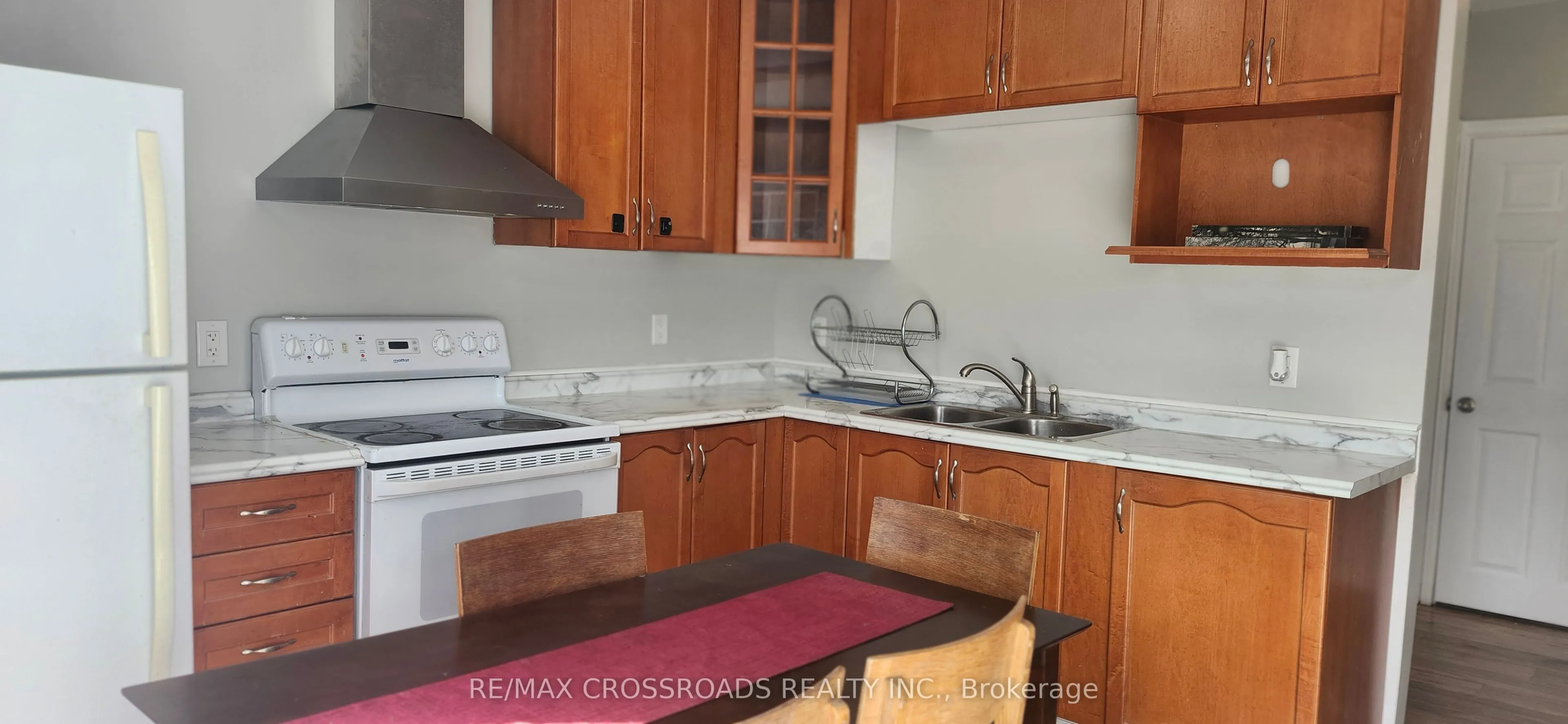 220 Mcnaughton Avenue #Front unit-Main floor