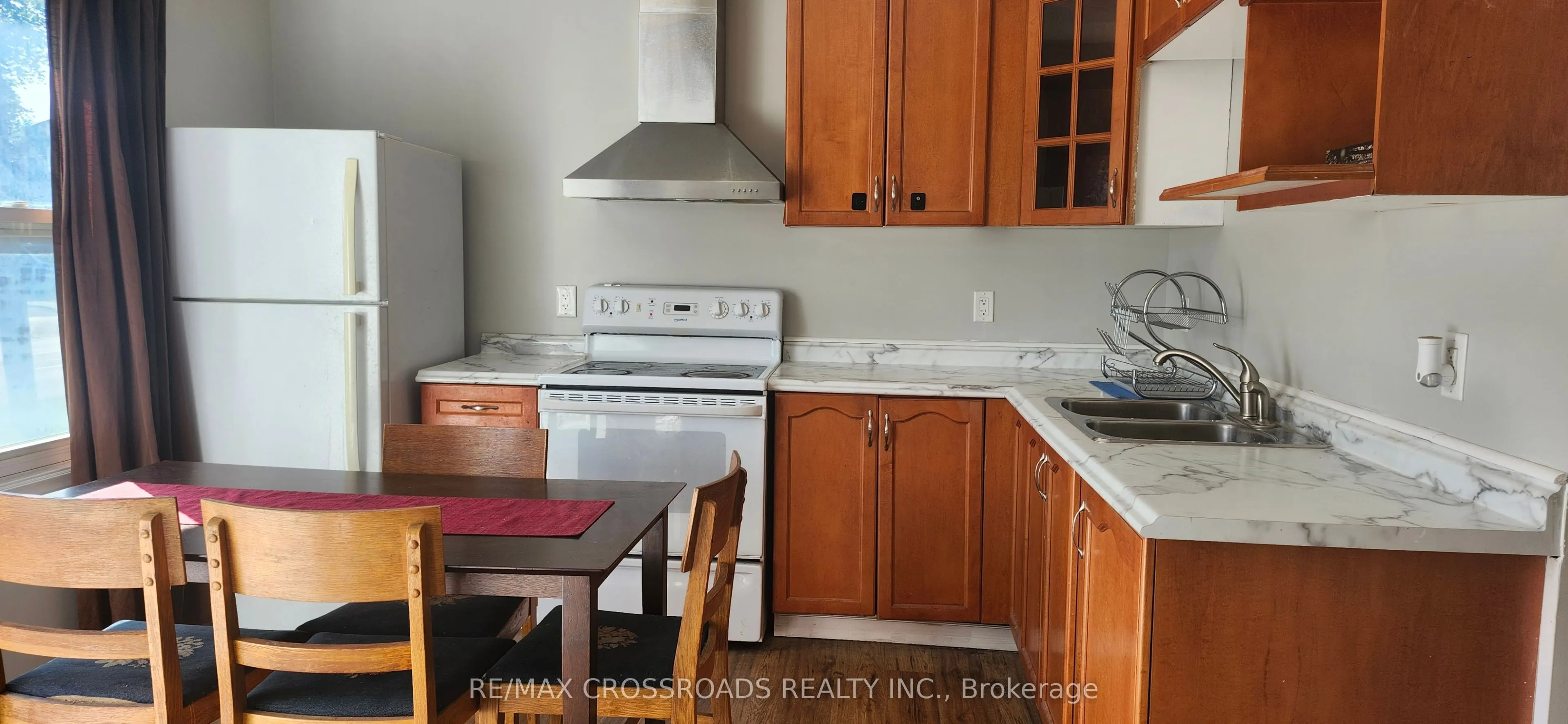 220 Mcnaughton Avenue #Front unit-Main floor