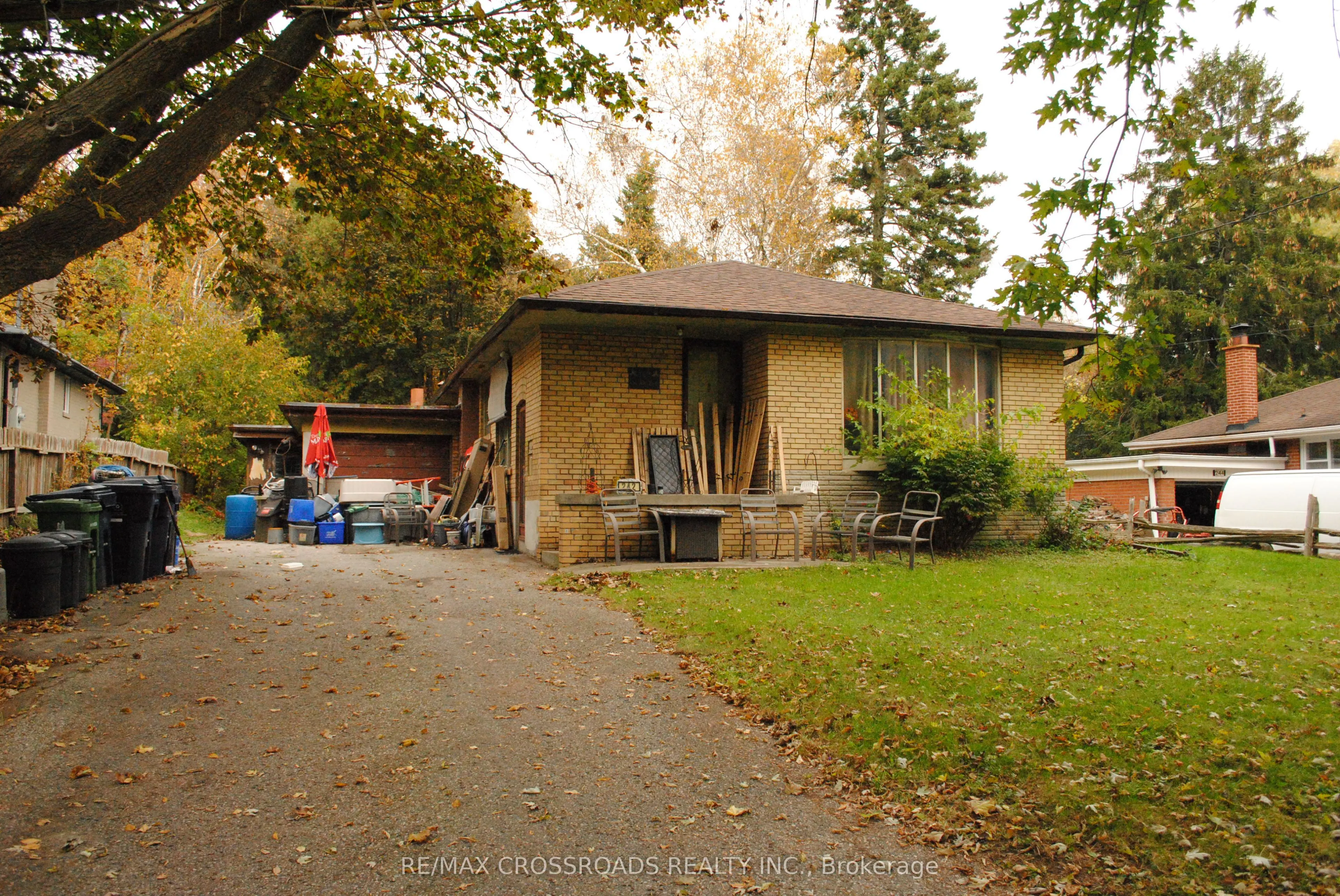242 Island Road