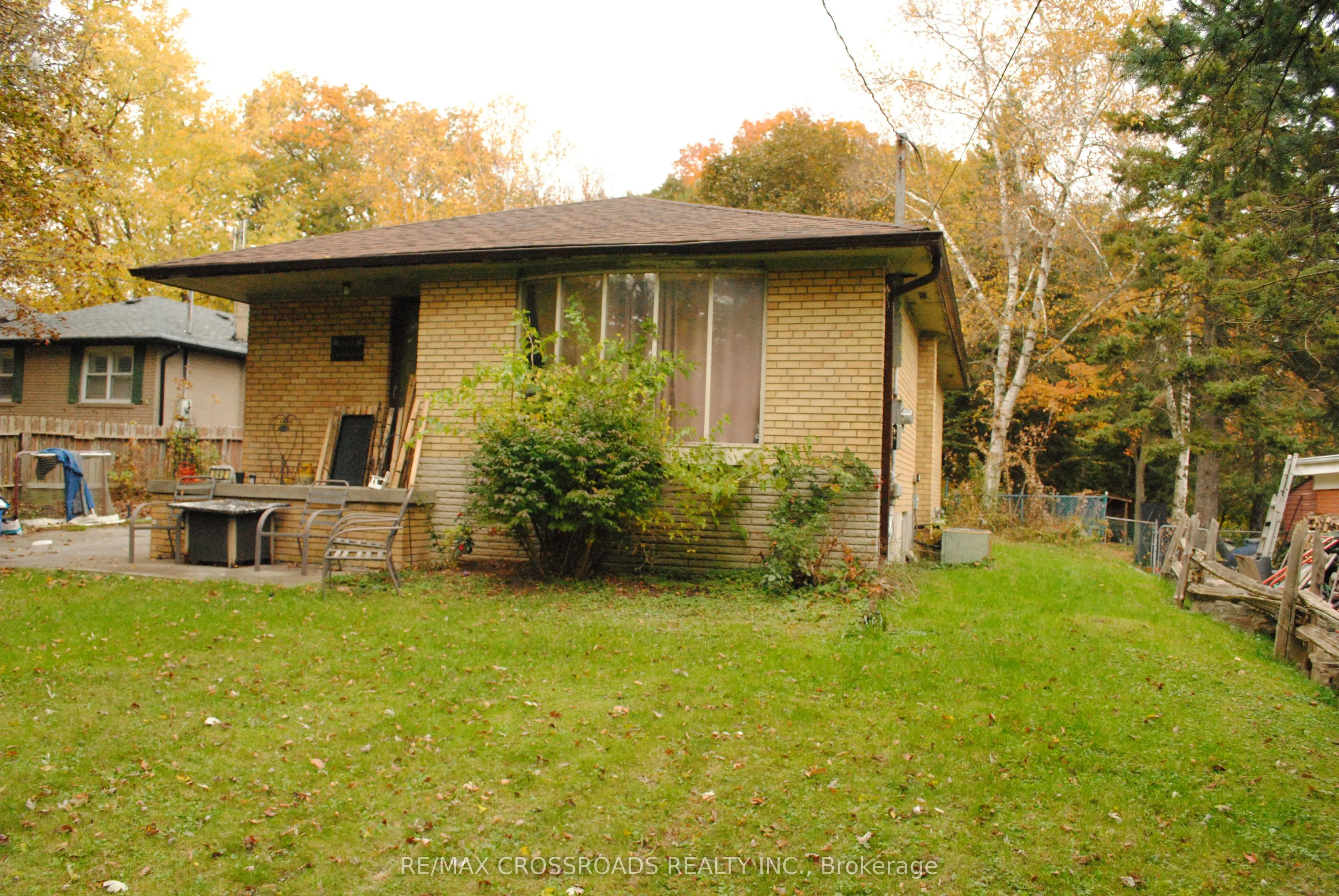 242 Island Road