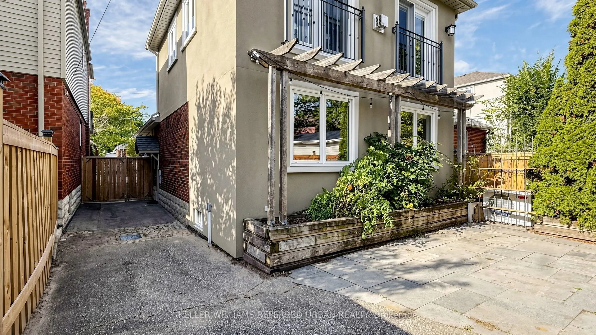 11 Crestland Avenue