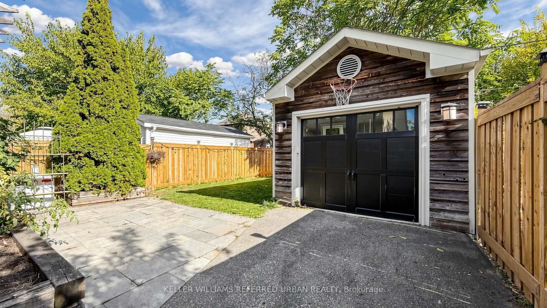 11 Crestland Avenue