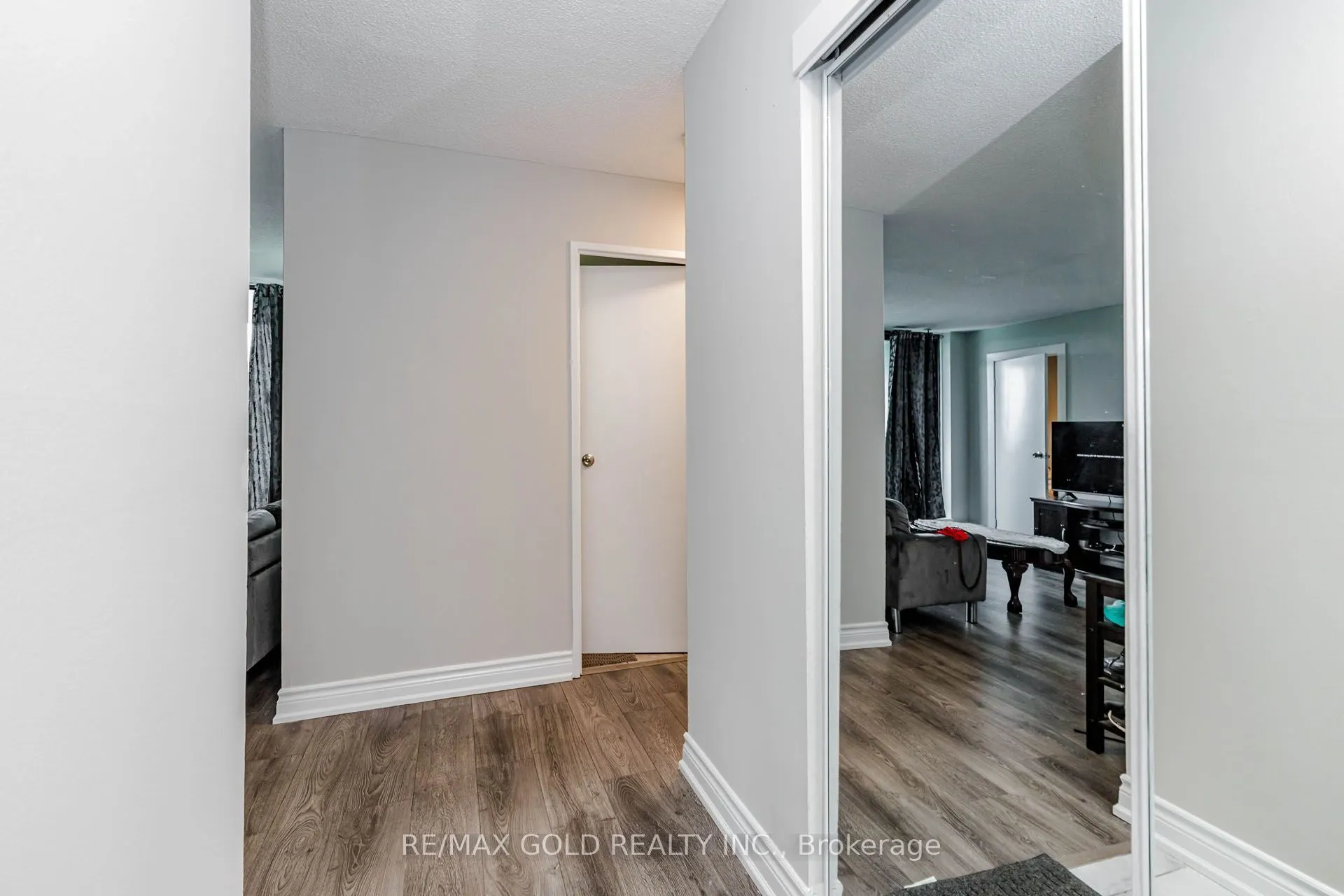 100 Wingarden Court #415