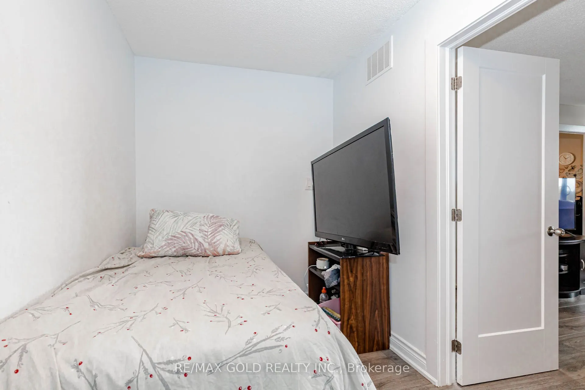 100 Wingarden Court #415