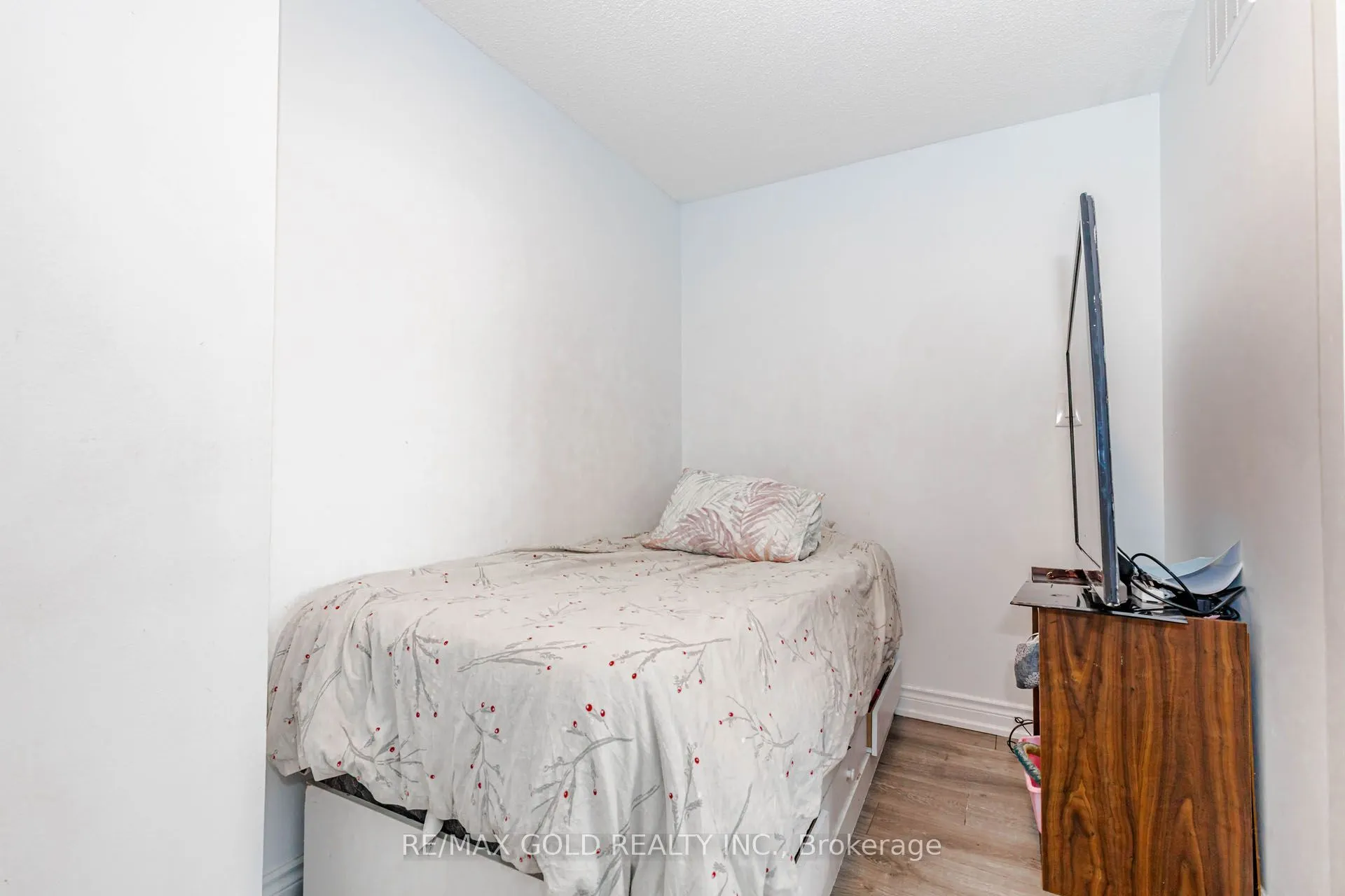 100 Wingarden Court #415