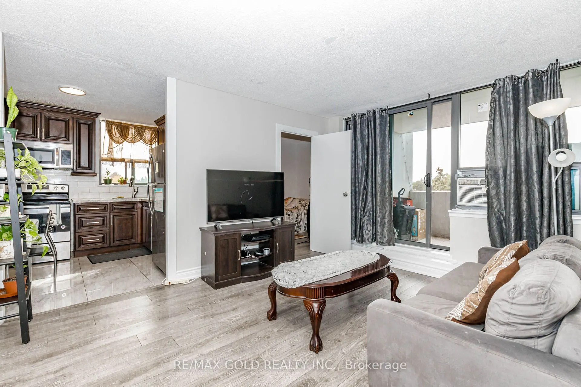 100 Wingarden Court #415