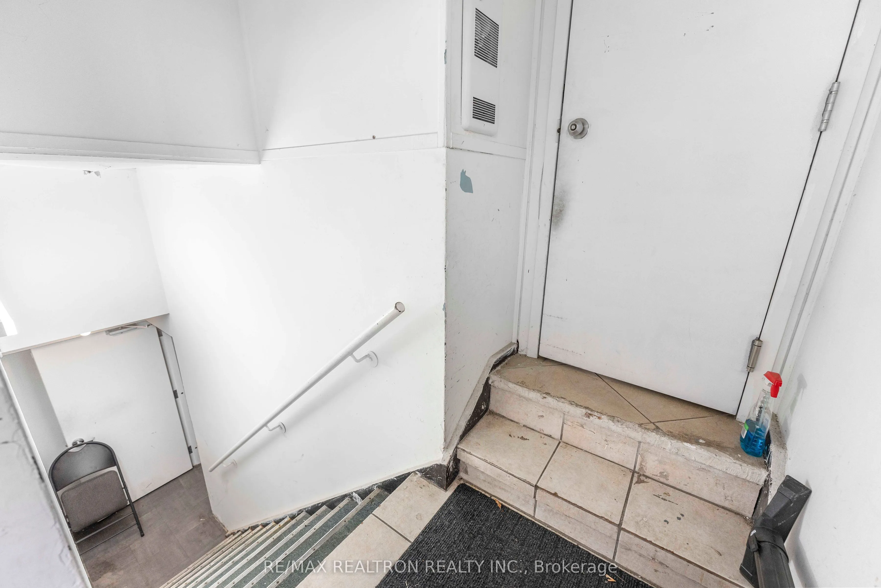 2388 Eglinton Avenue