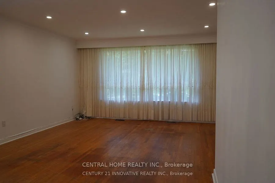 3 Holton Road