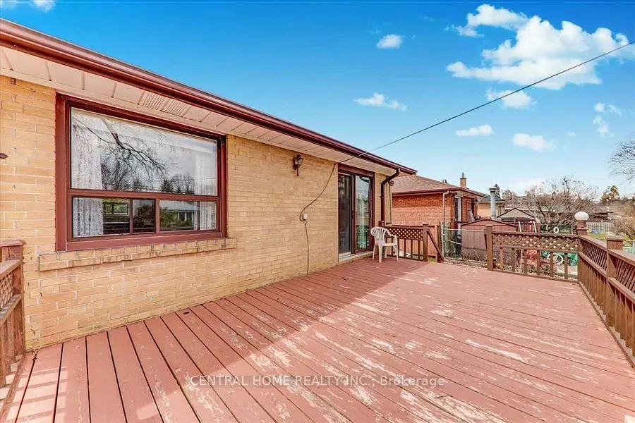 3 Holton Road