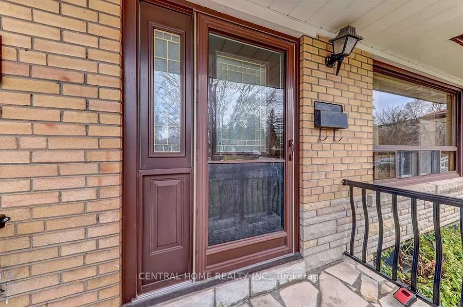 3 Holton Road