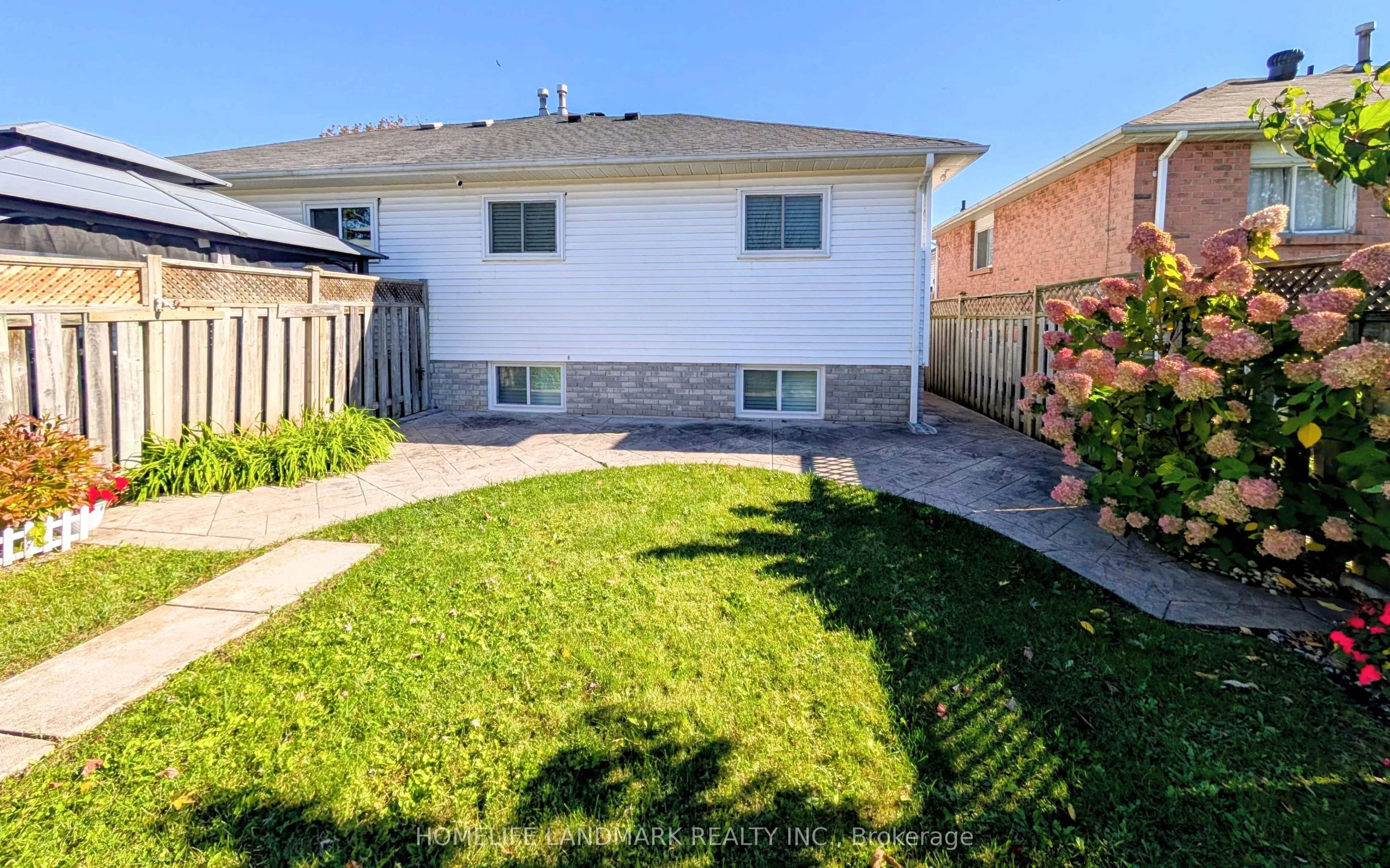 1442 Connery Crescent