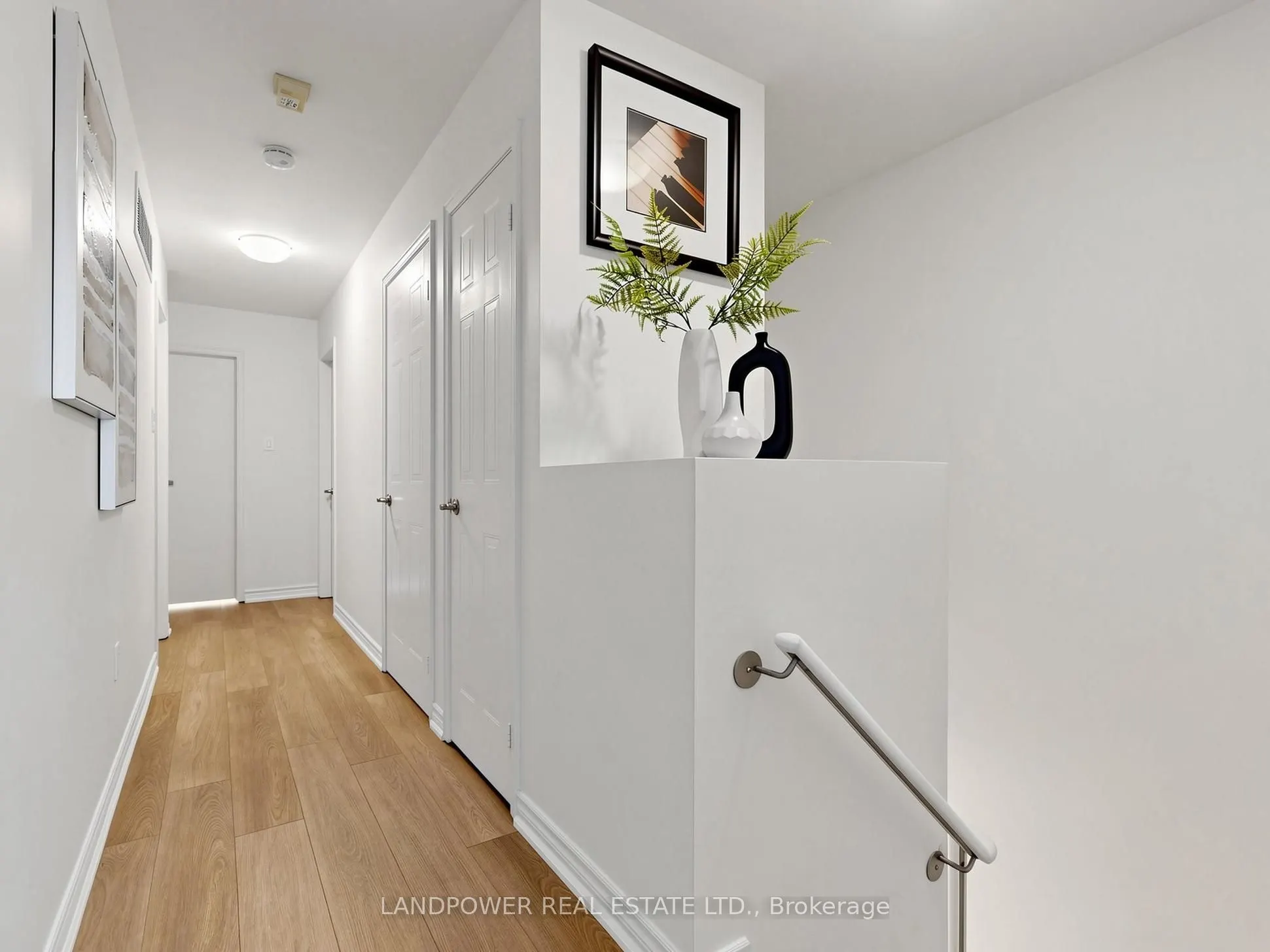 821 Sandhurst Circle #11
