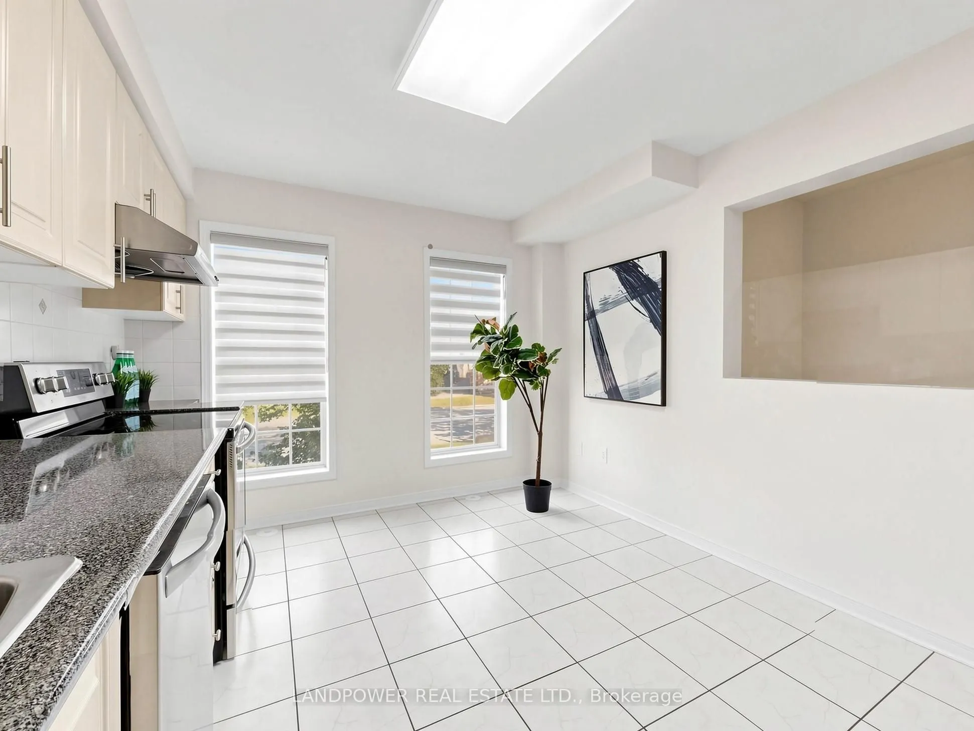 821 Sandhurst Circle #11
