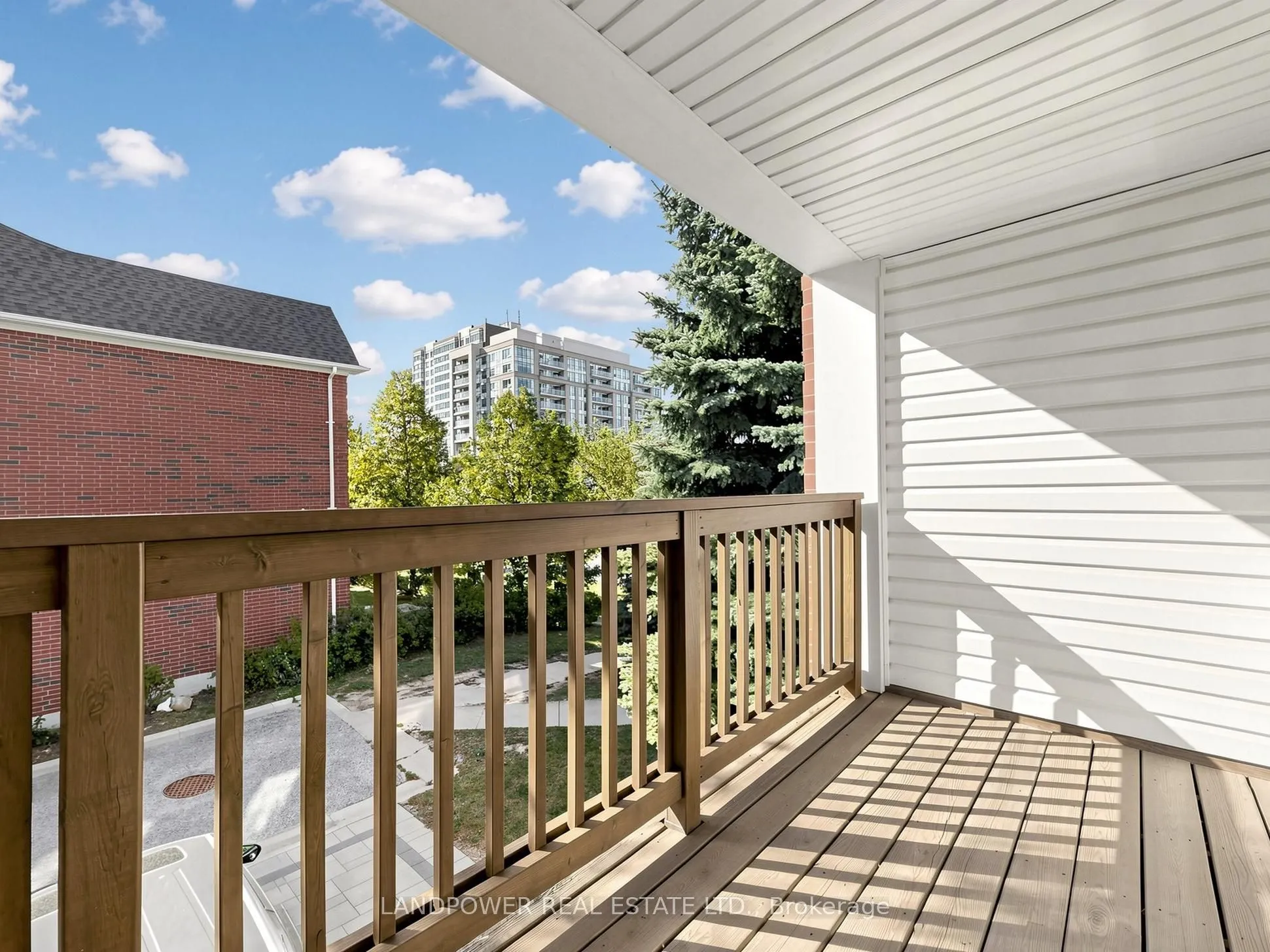 821 Sandhurst Circle #11