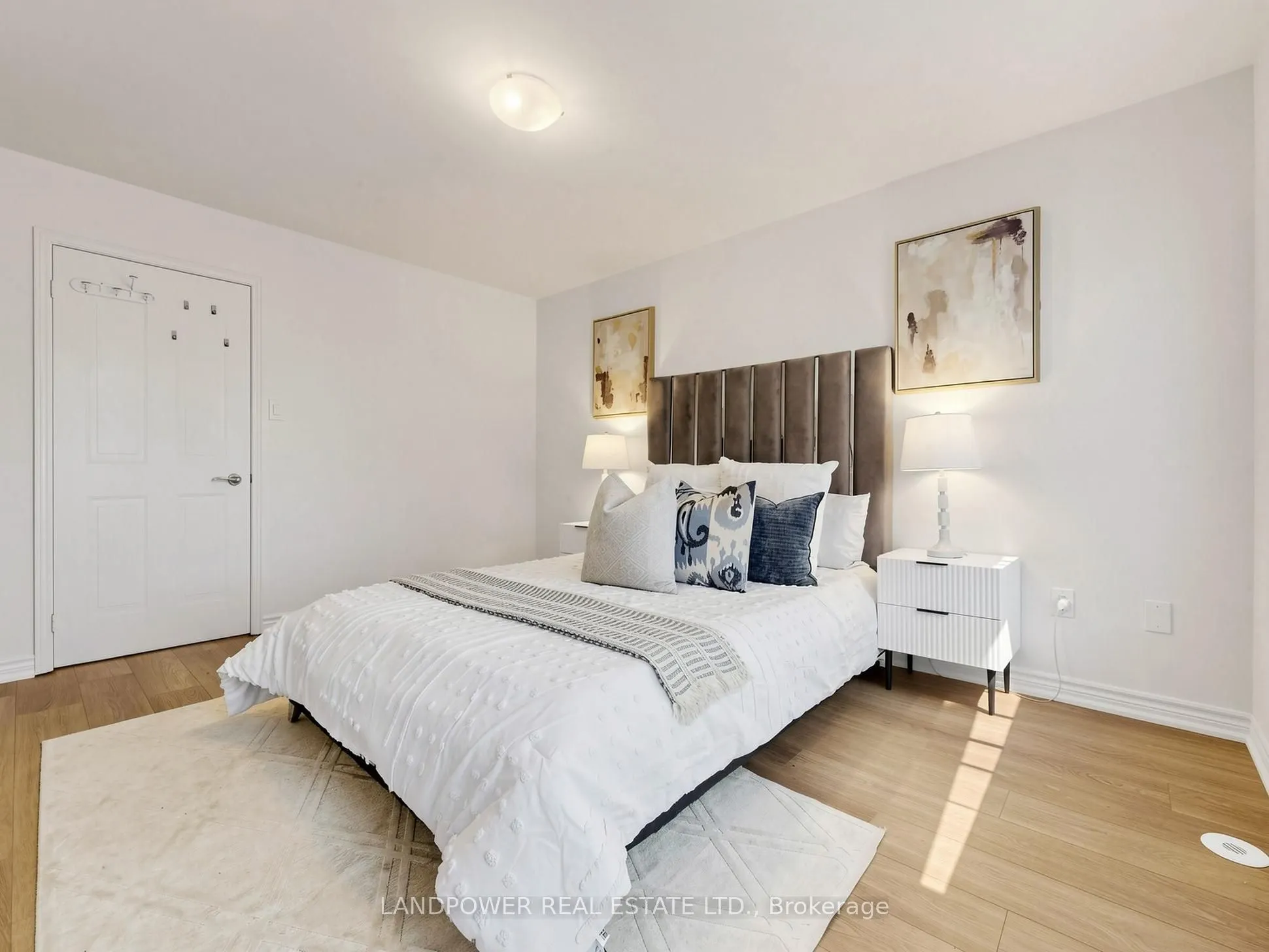 821 Sandhurst Circle #11