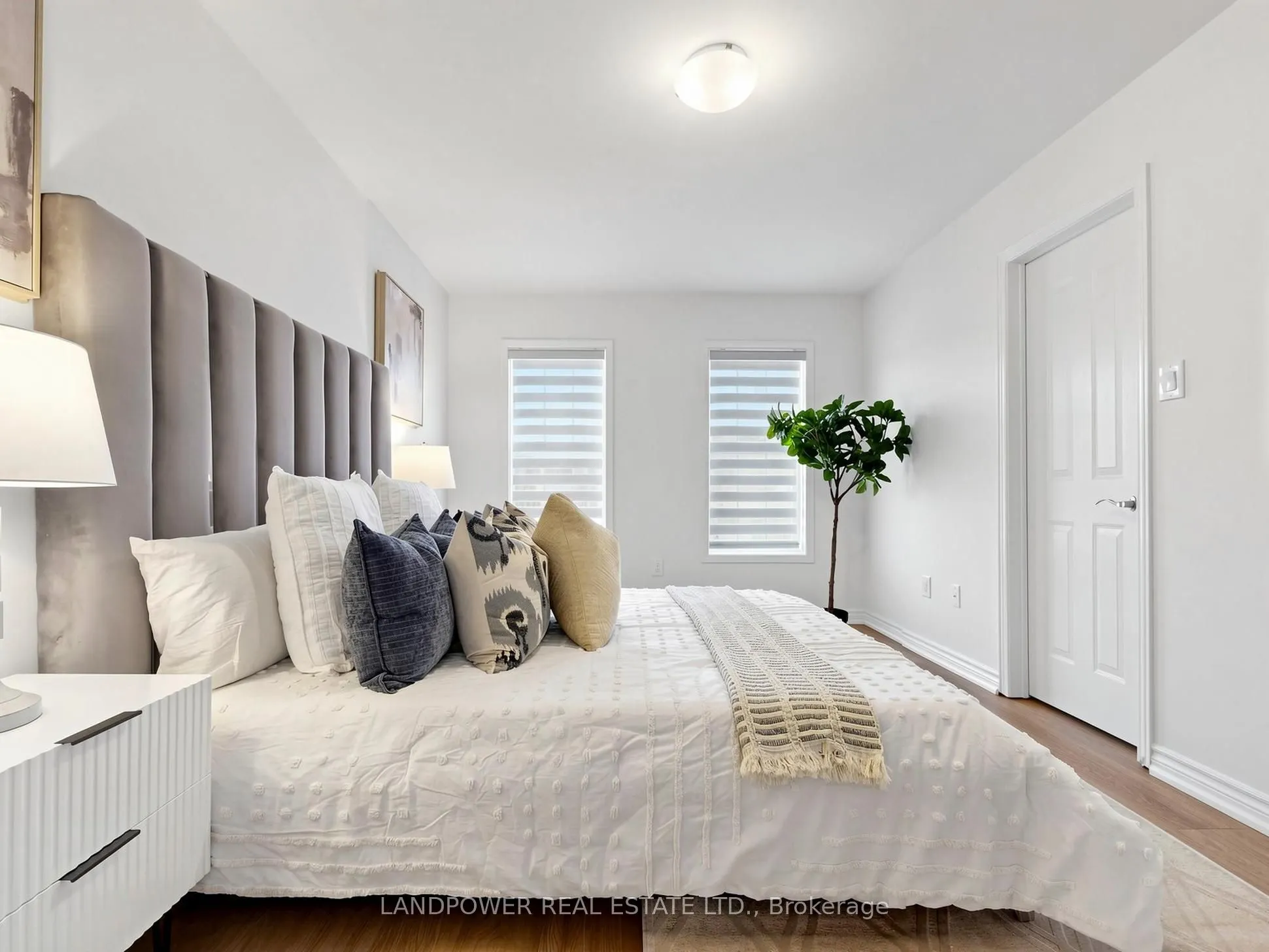 821 Sandhurst Circle #11