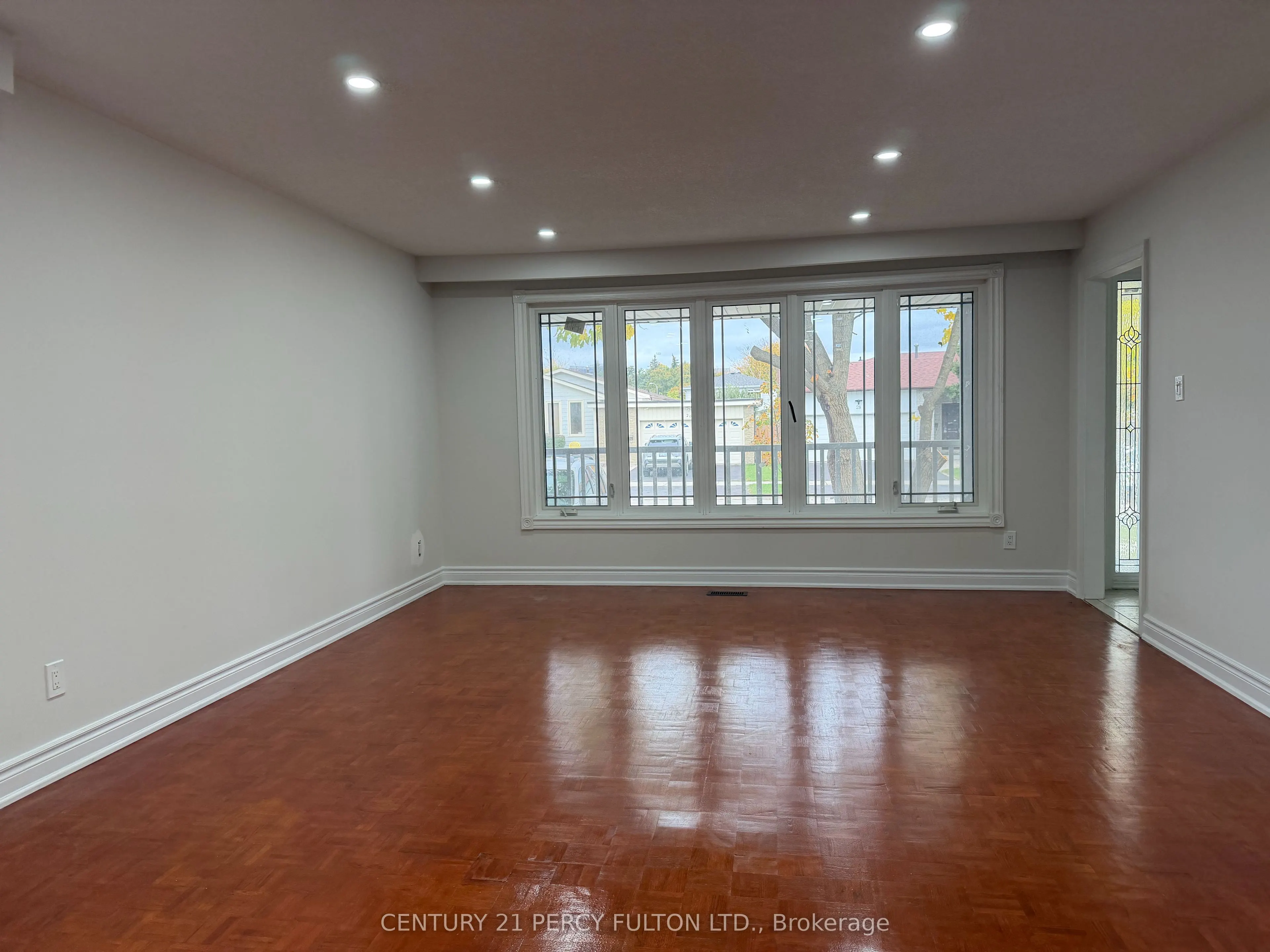 29 Lawnmere Crescent