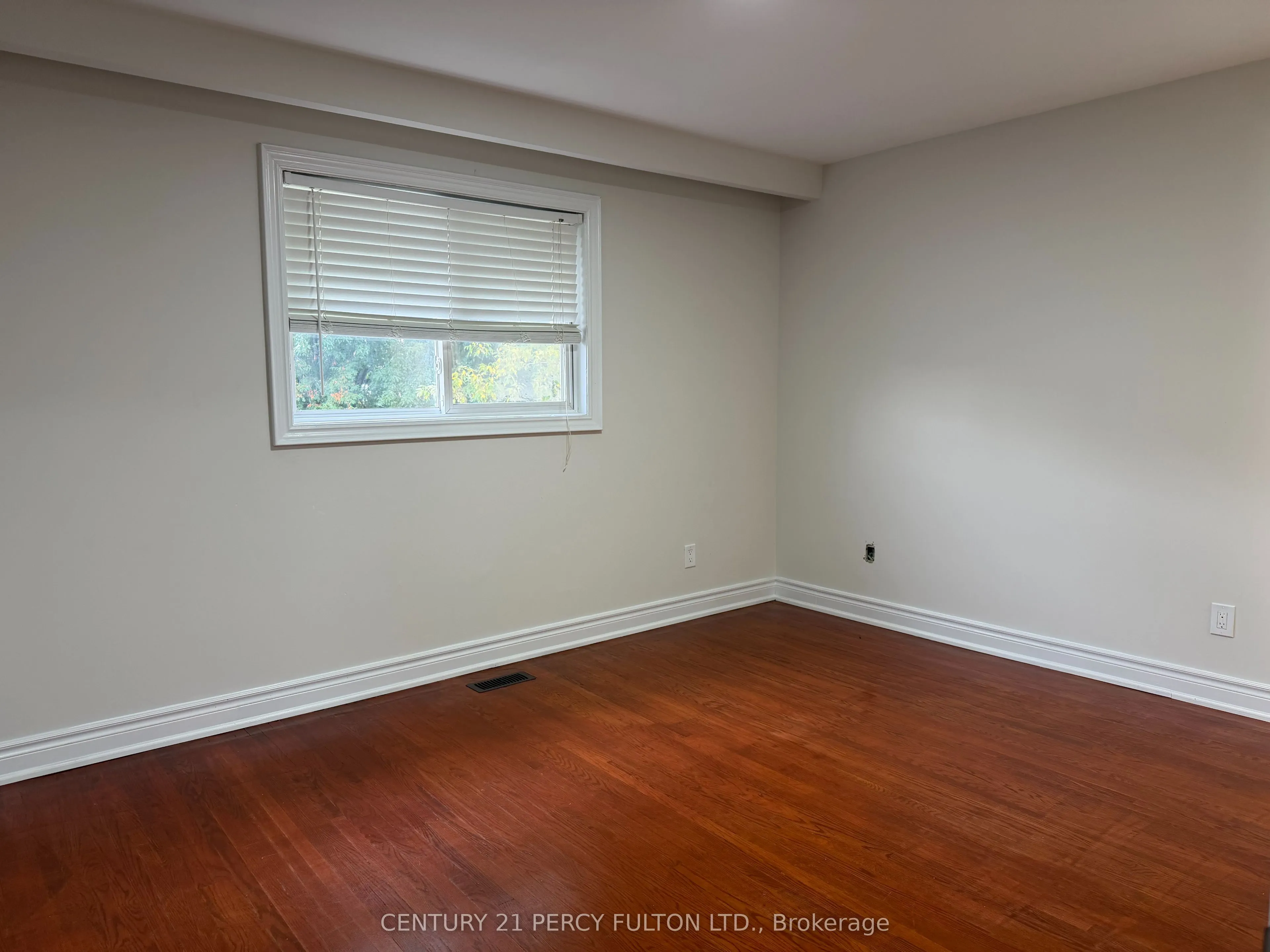 29 Lawnmere Crescent