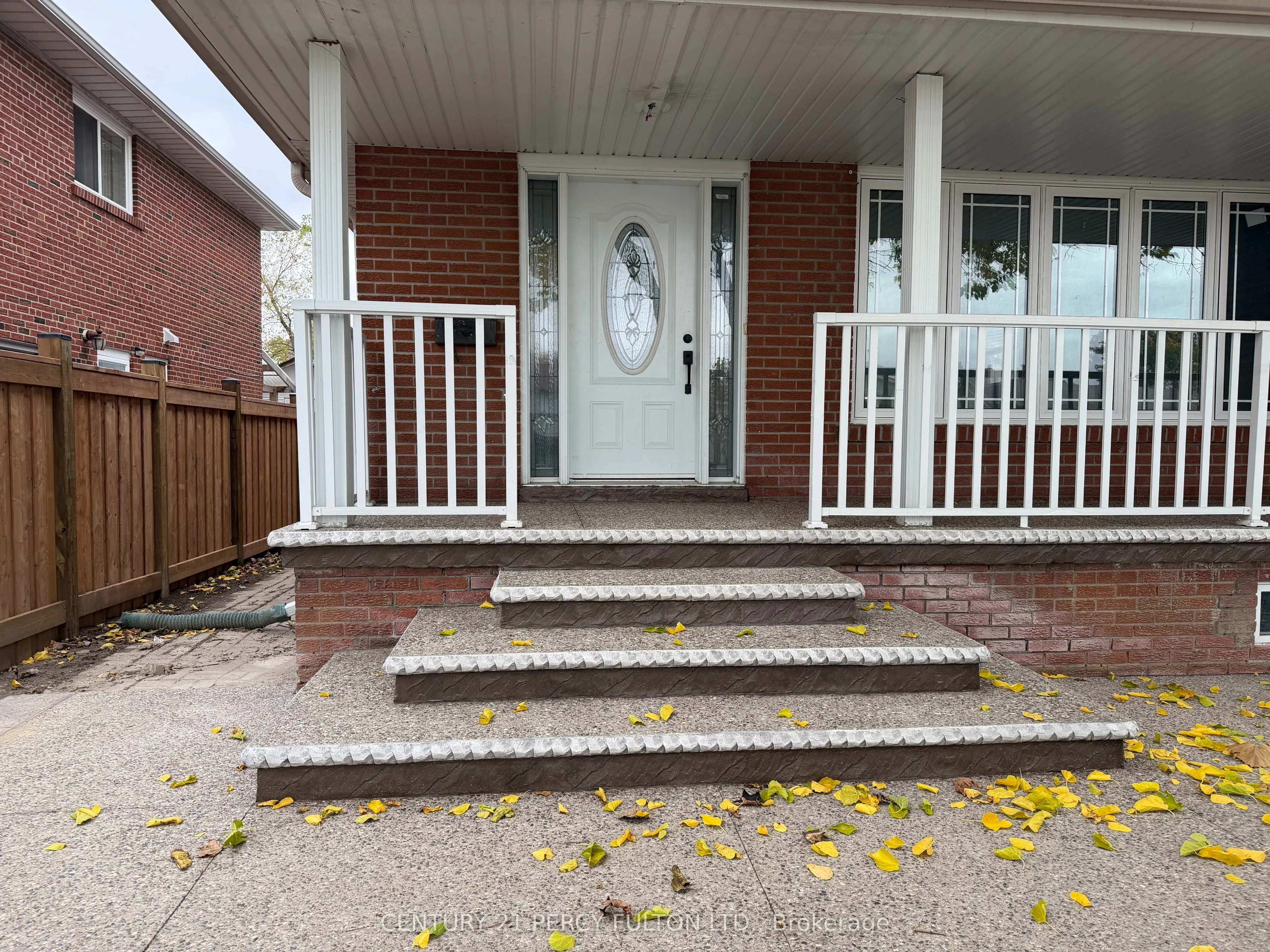 29 Lawnmere Crescent