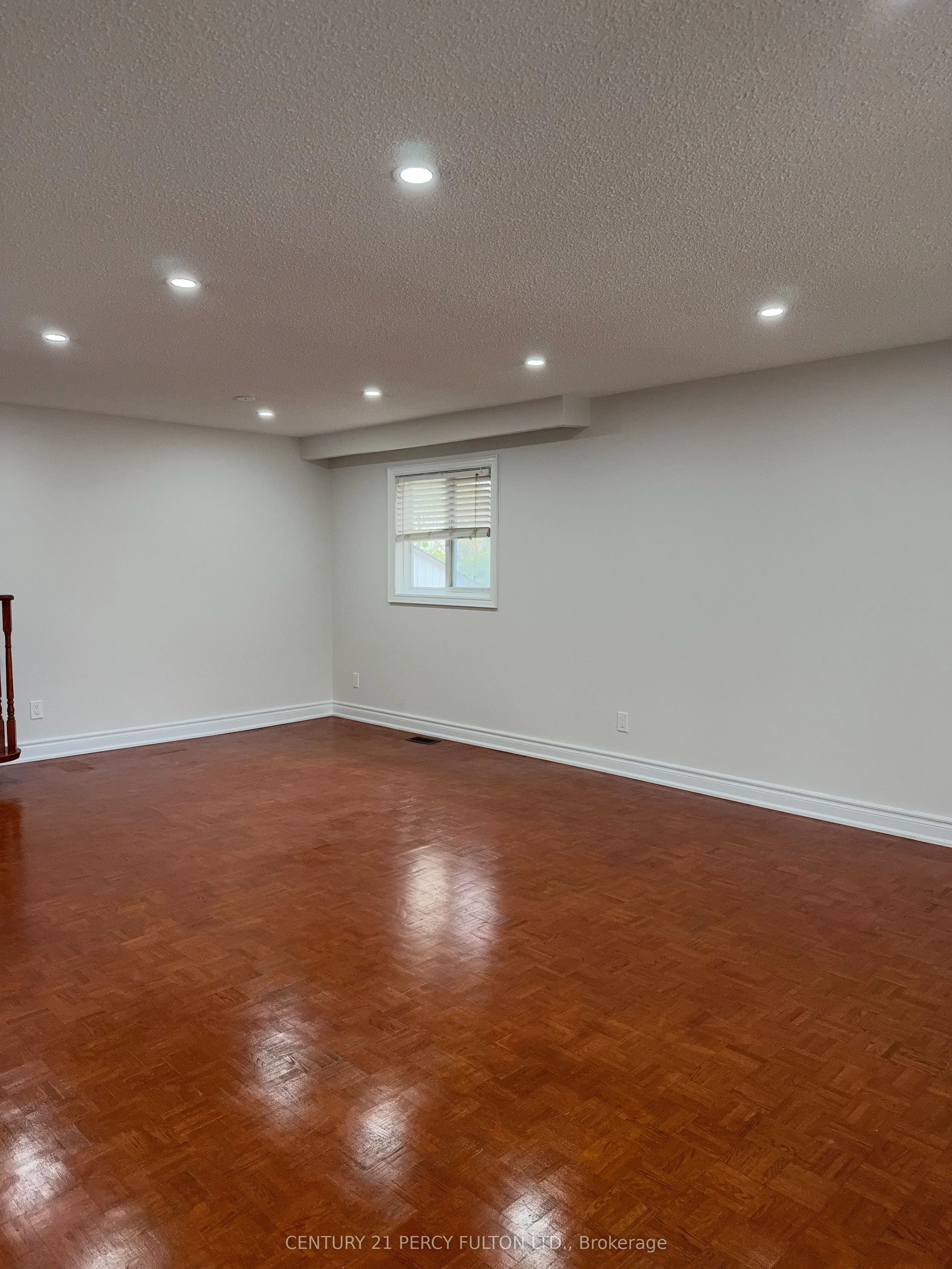 29 Lawnmere Crescent