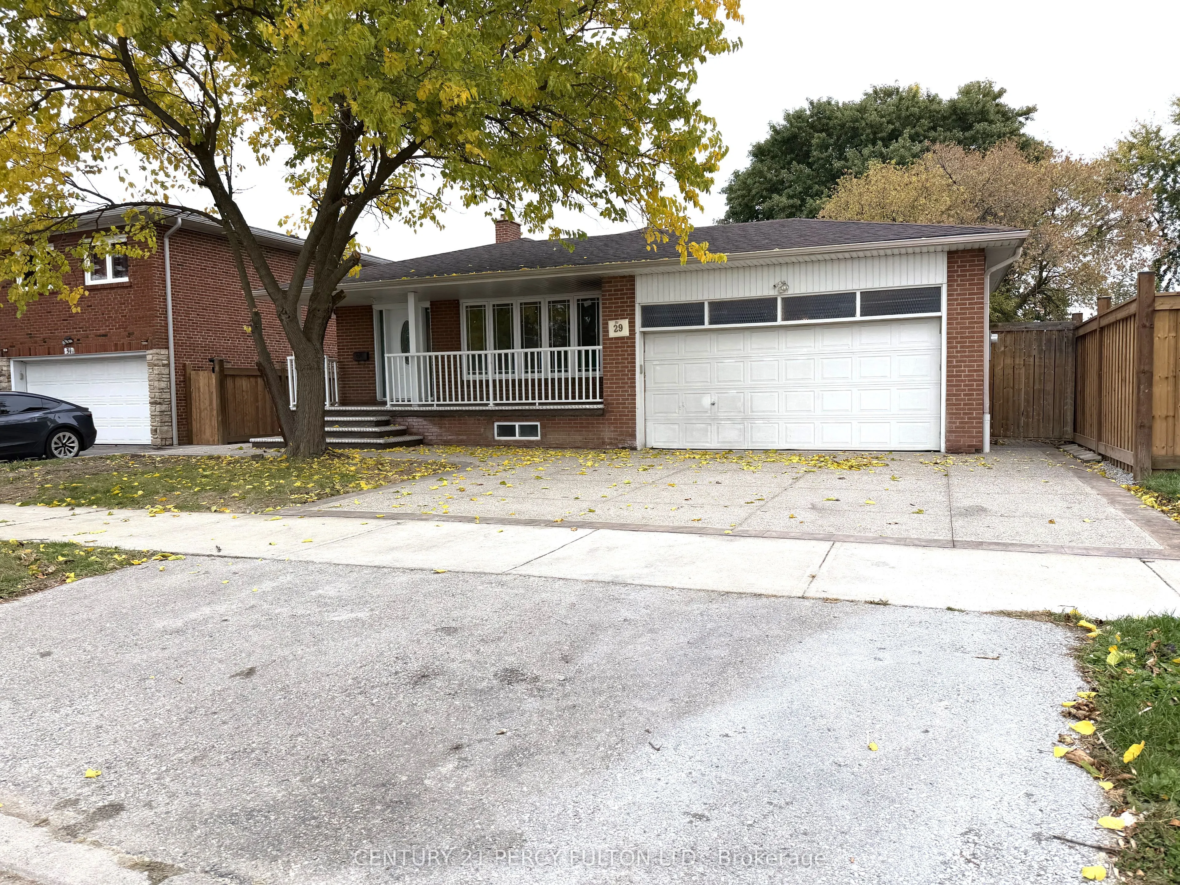 29 Lawnmere Crescent