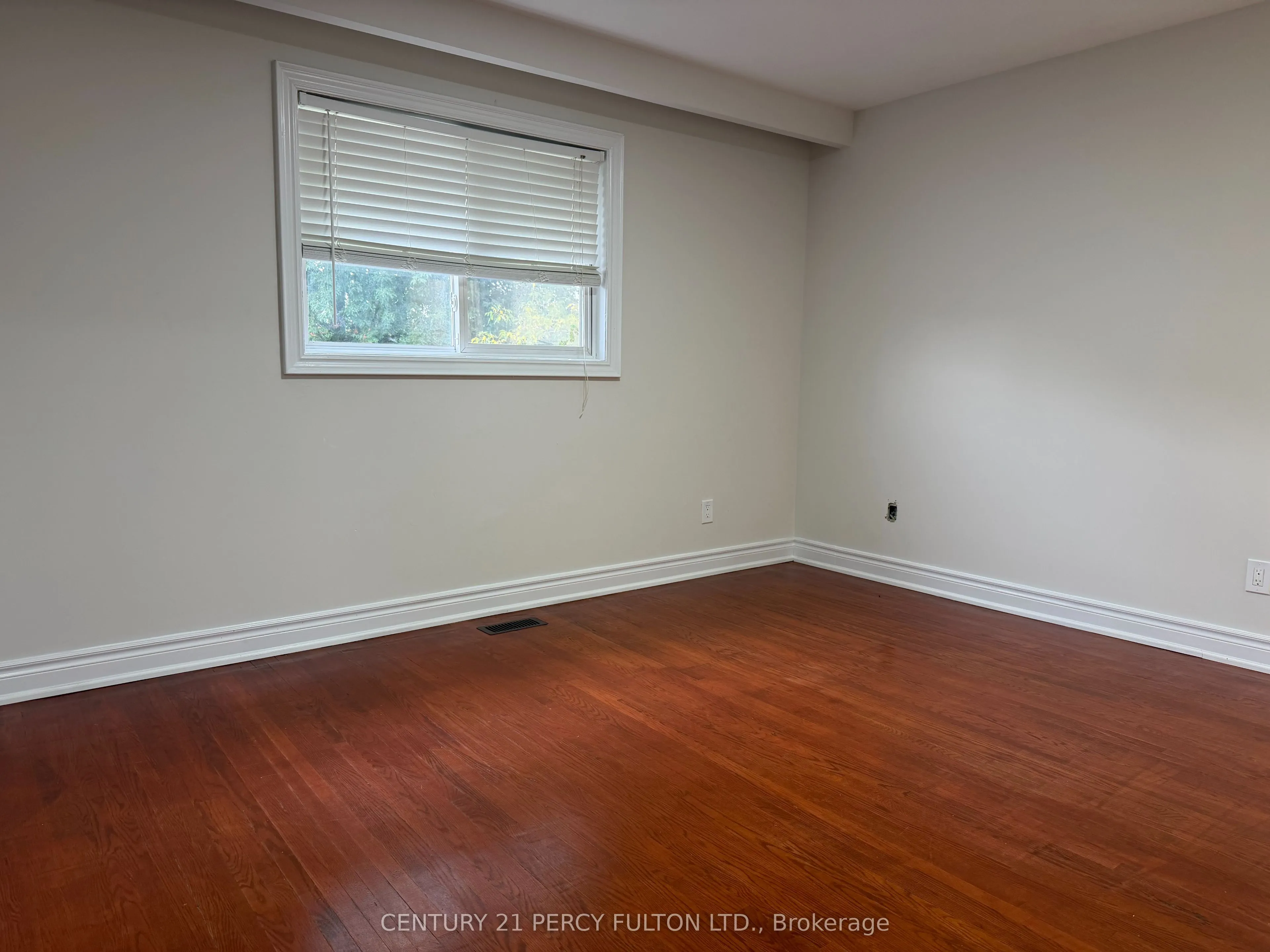 29 Lawnmere Crescent