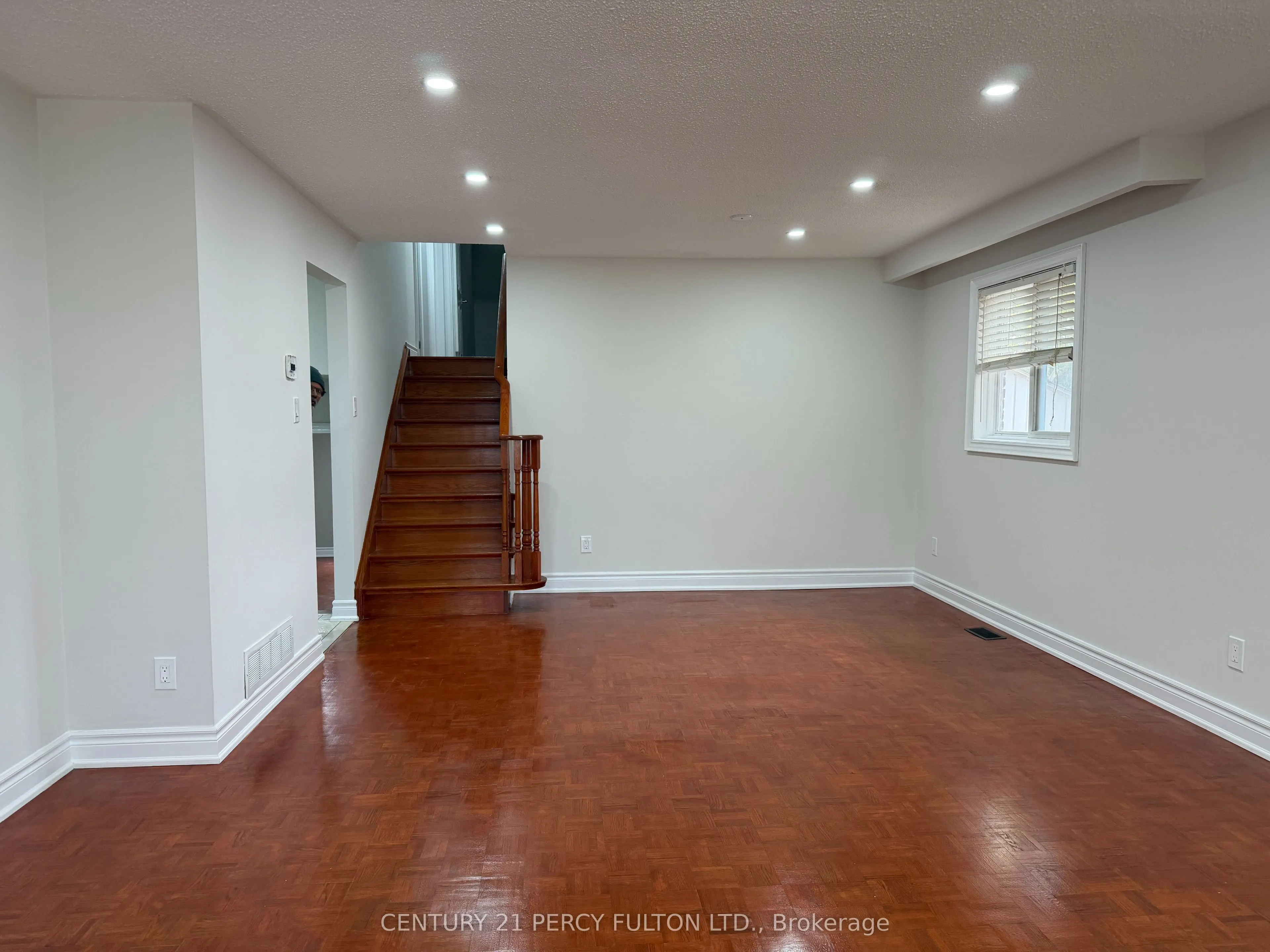 29 Lawnmere Crescent