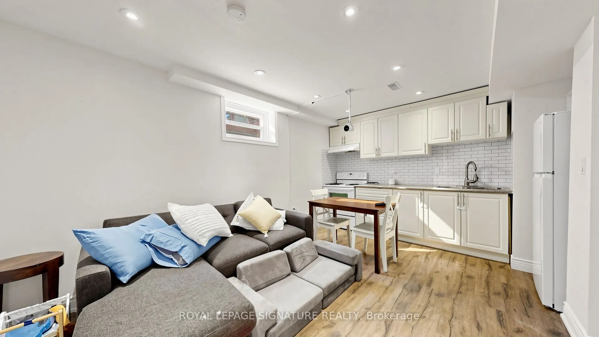 33 Neapolitan Drive
