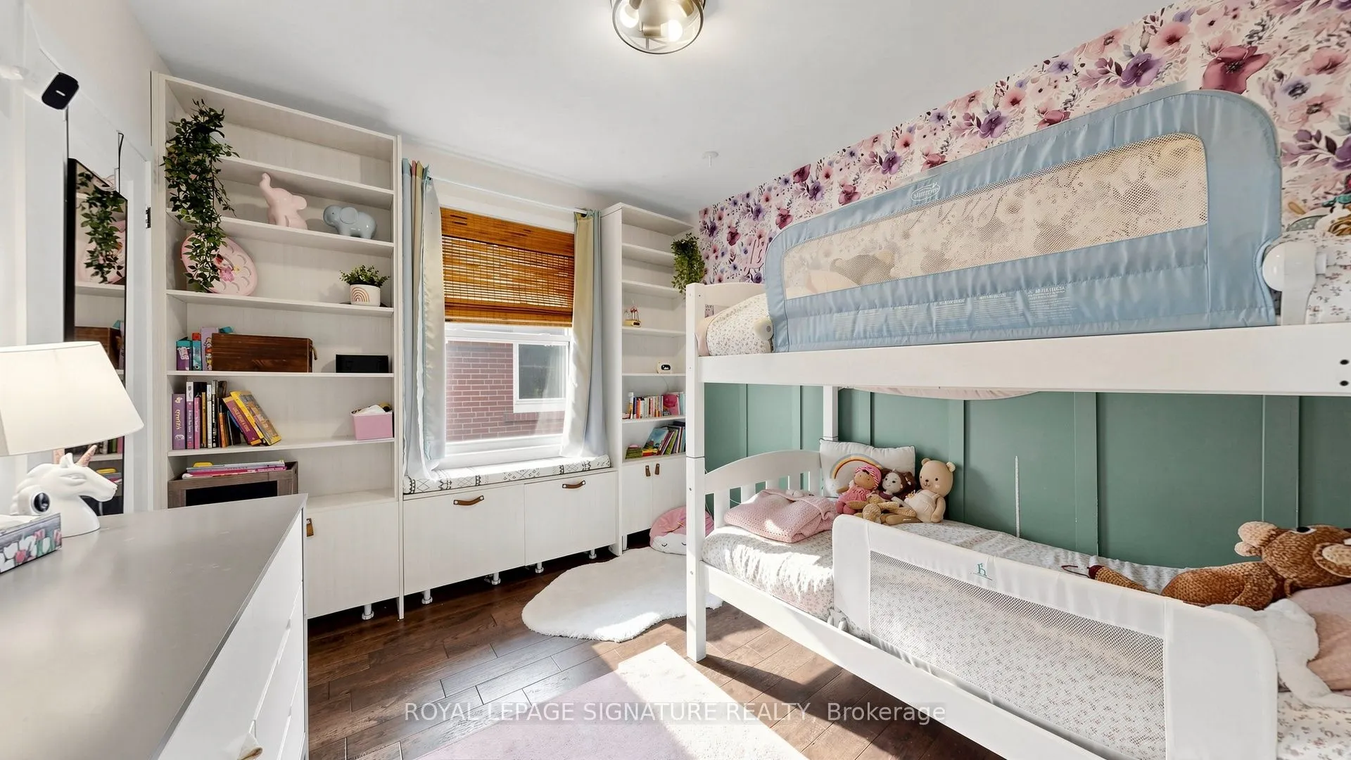 33 Neapolitan Drive
