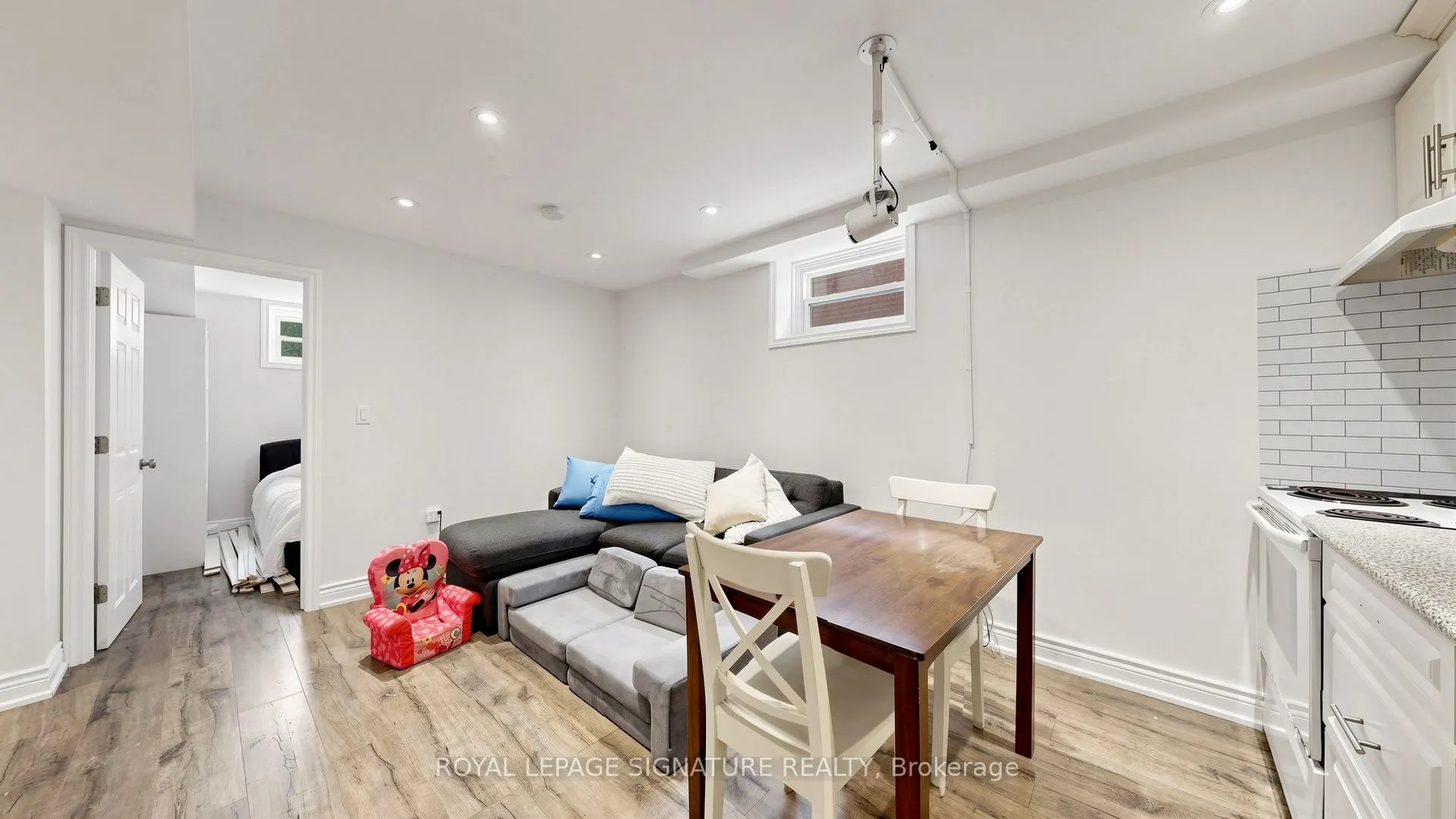 33 Neapolitan Drive
